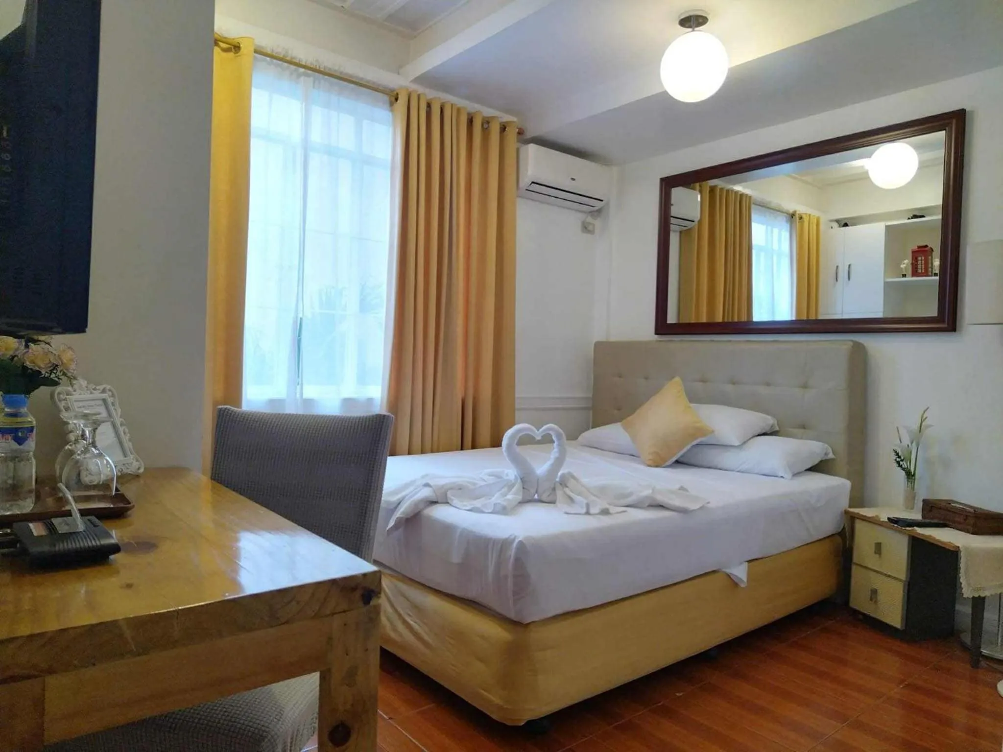 Bed in Makati Riverside Inn