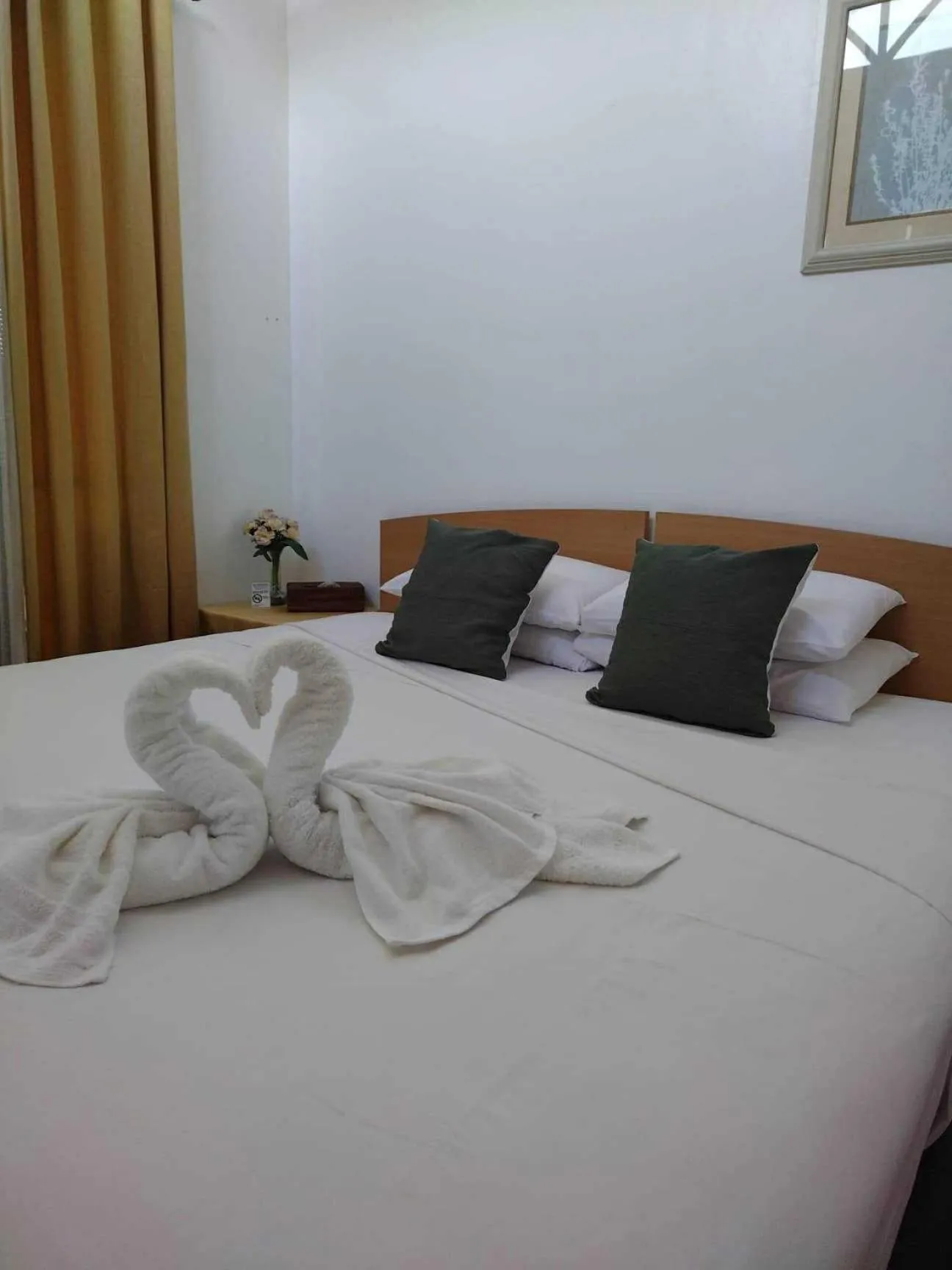 Bed in Makati Riverside Inn