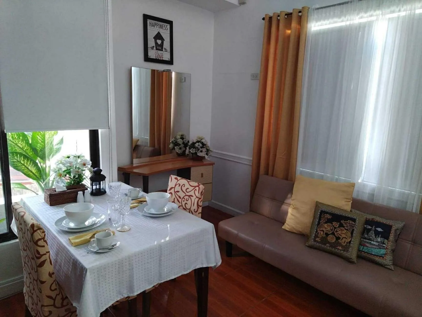 Living room in Makati Riverside Inn