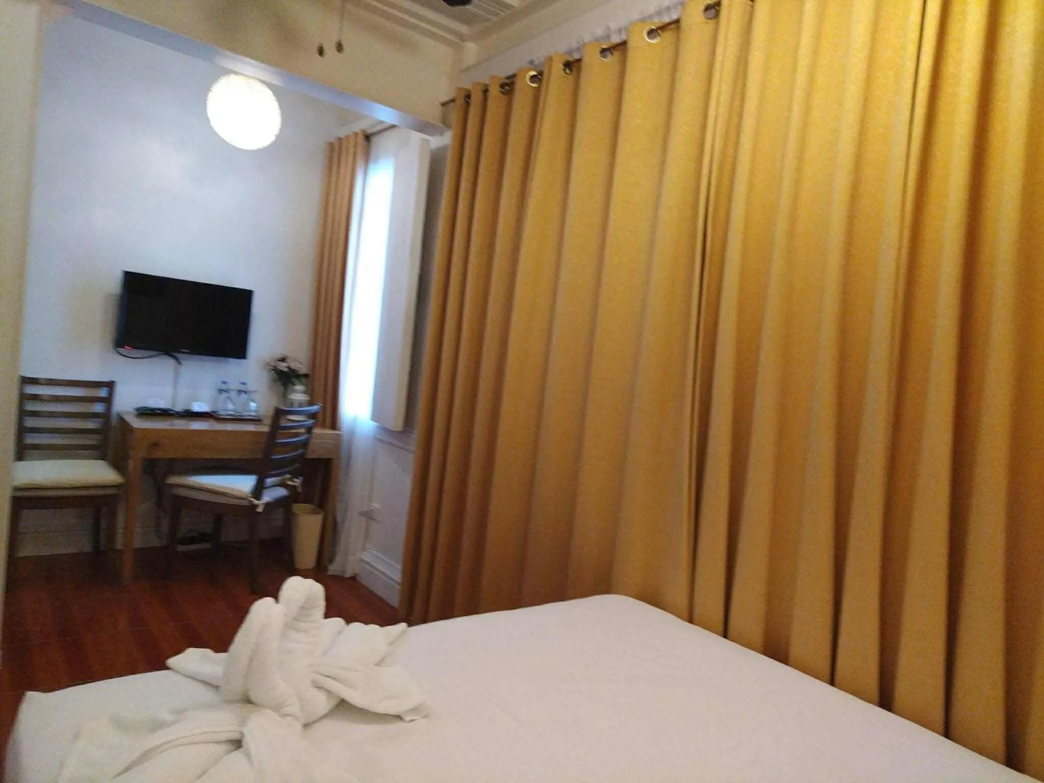 TV and multimedia, Bed in Makati Riverside Inn