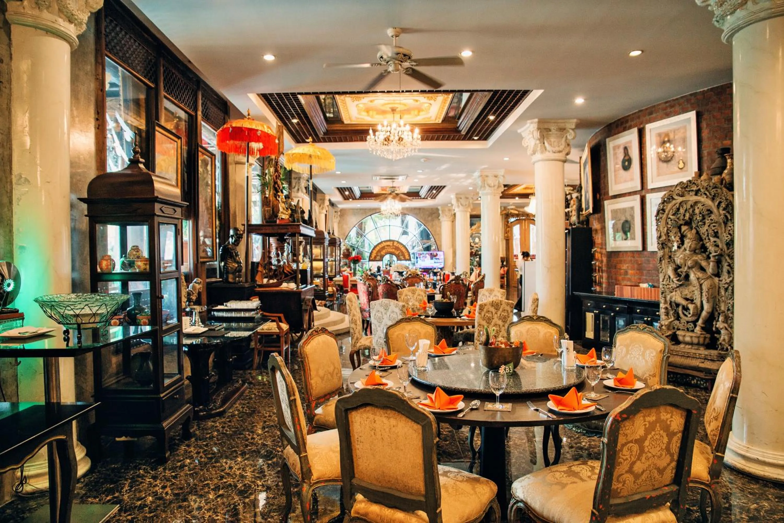 Restaurant/places to eat in Ammata Lanta Resort