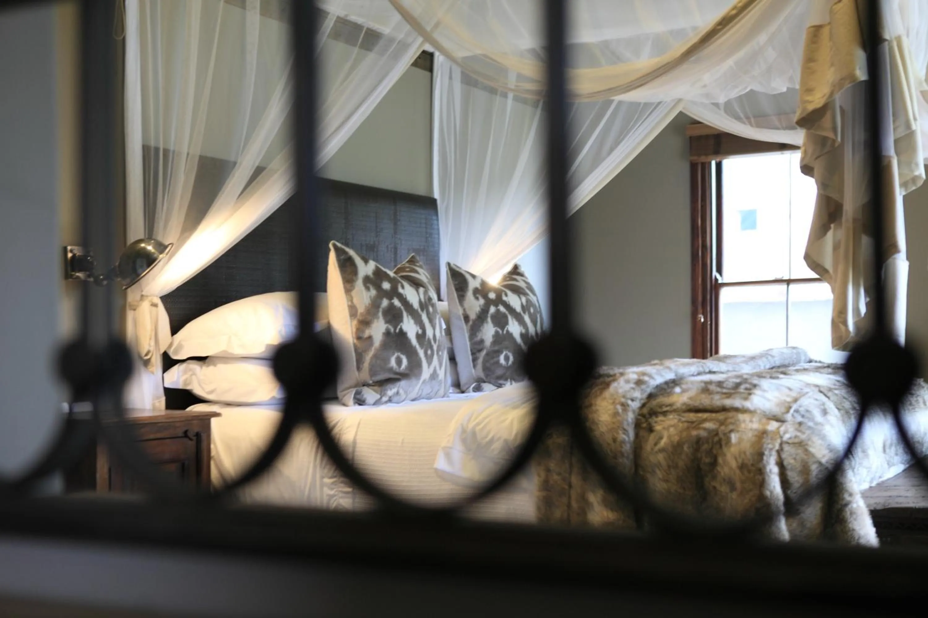 Decorative detail, Bed in Botlierskop Bush Villas