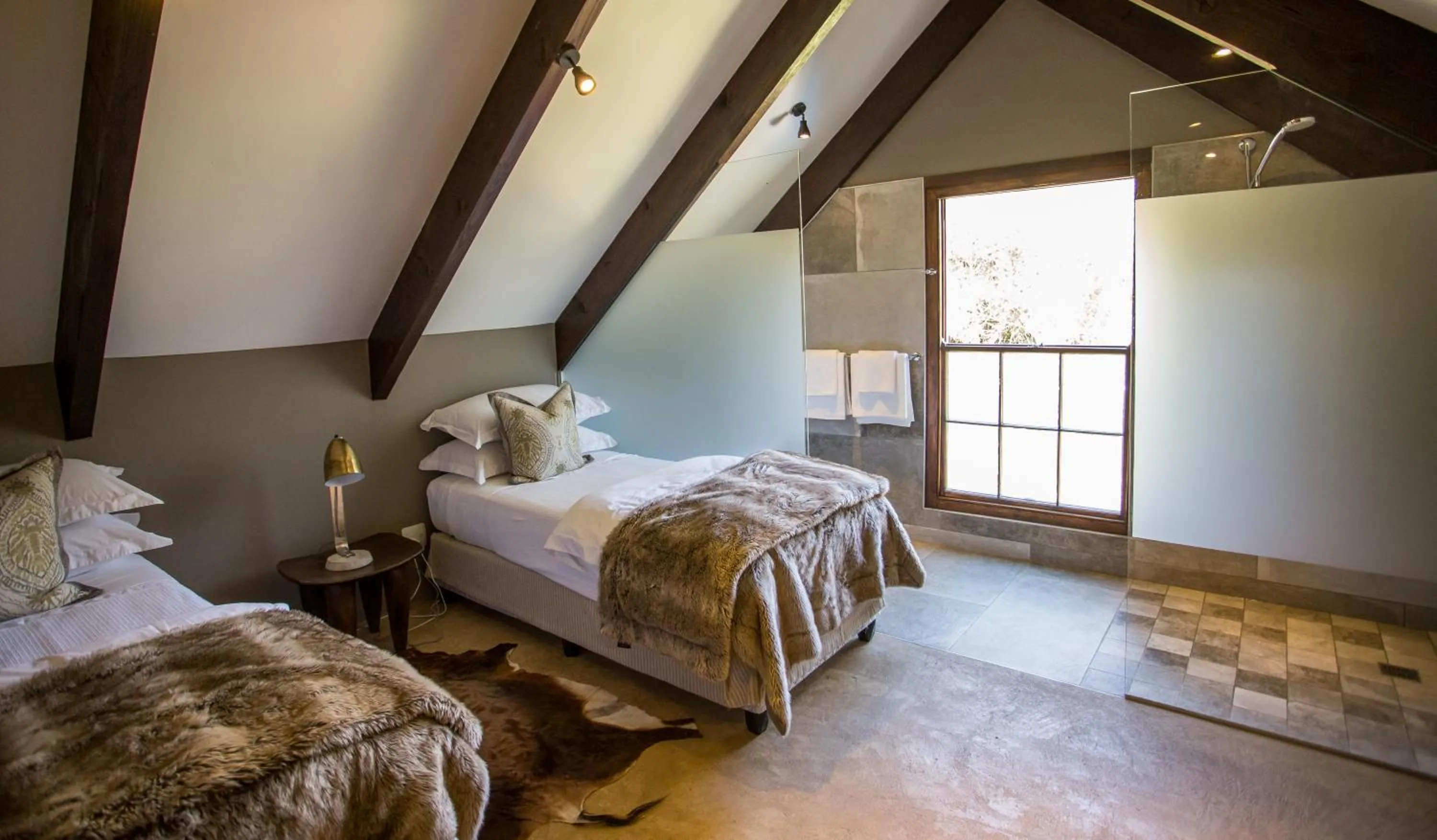 Bathroom, Bed in Botlierskop Bush Villas