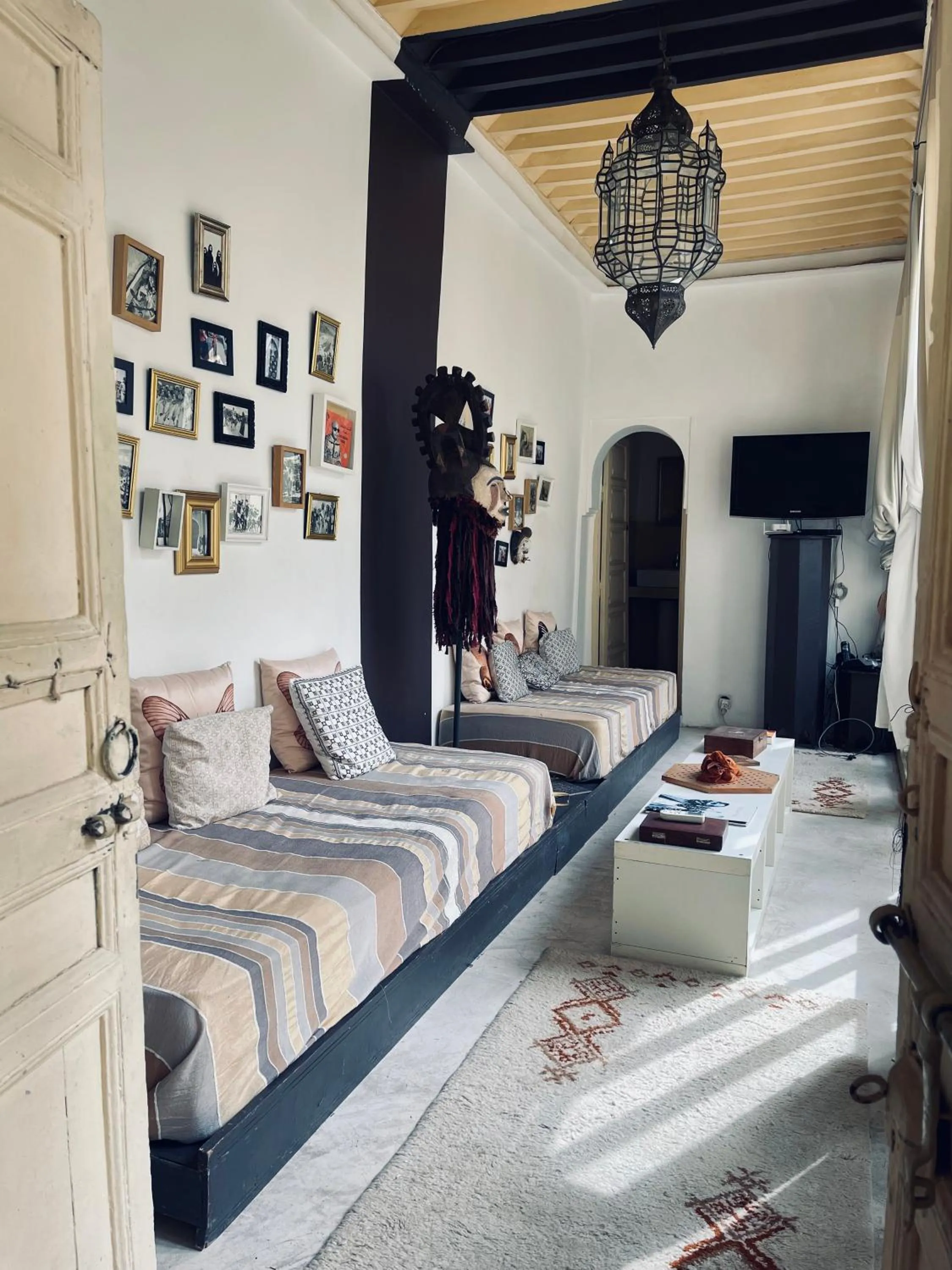 Seating area, Bed in Riad 144