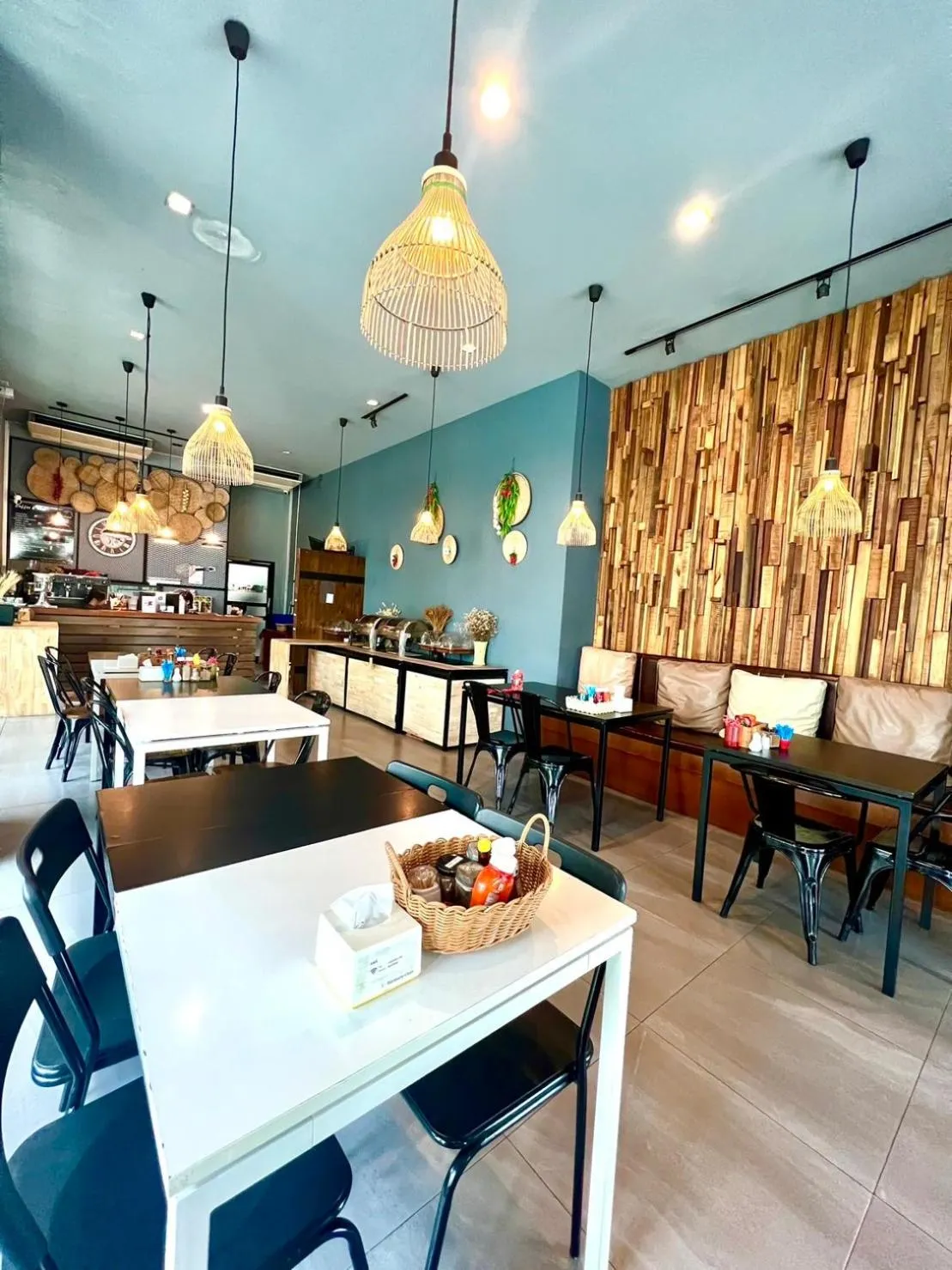 Restaurant/places to eat in Le Naview @Prasingh