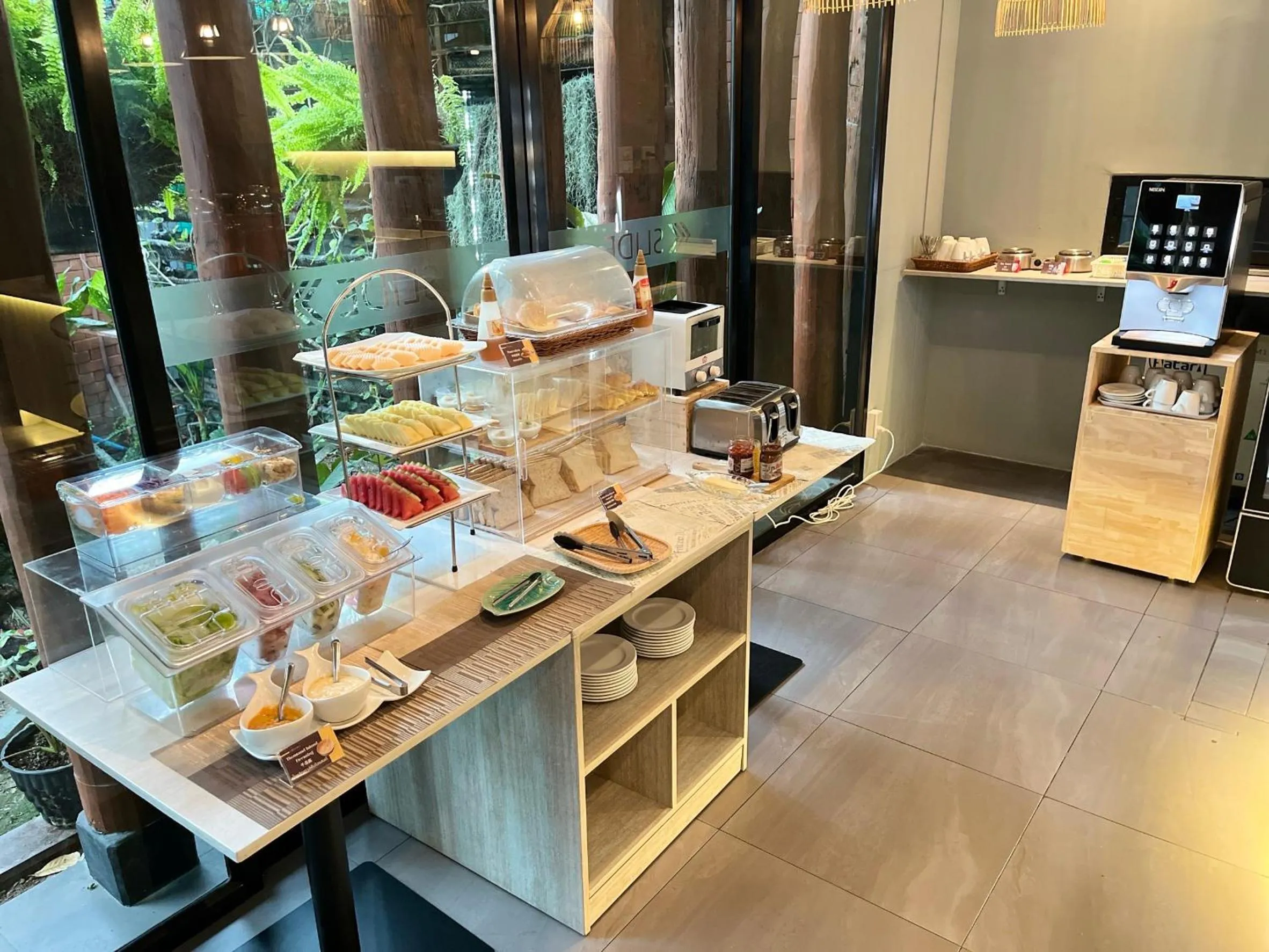 Breakfast in Le Naview @Prasingh