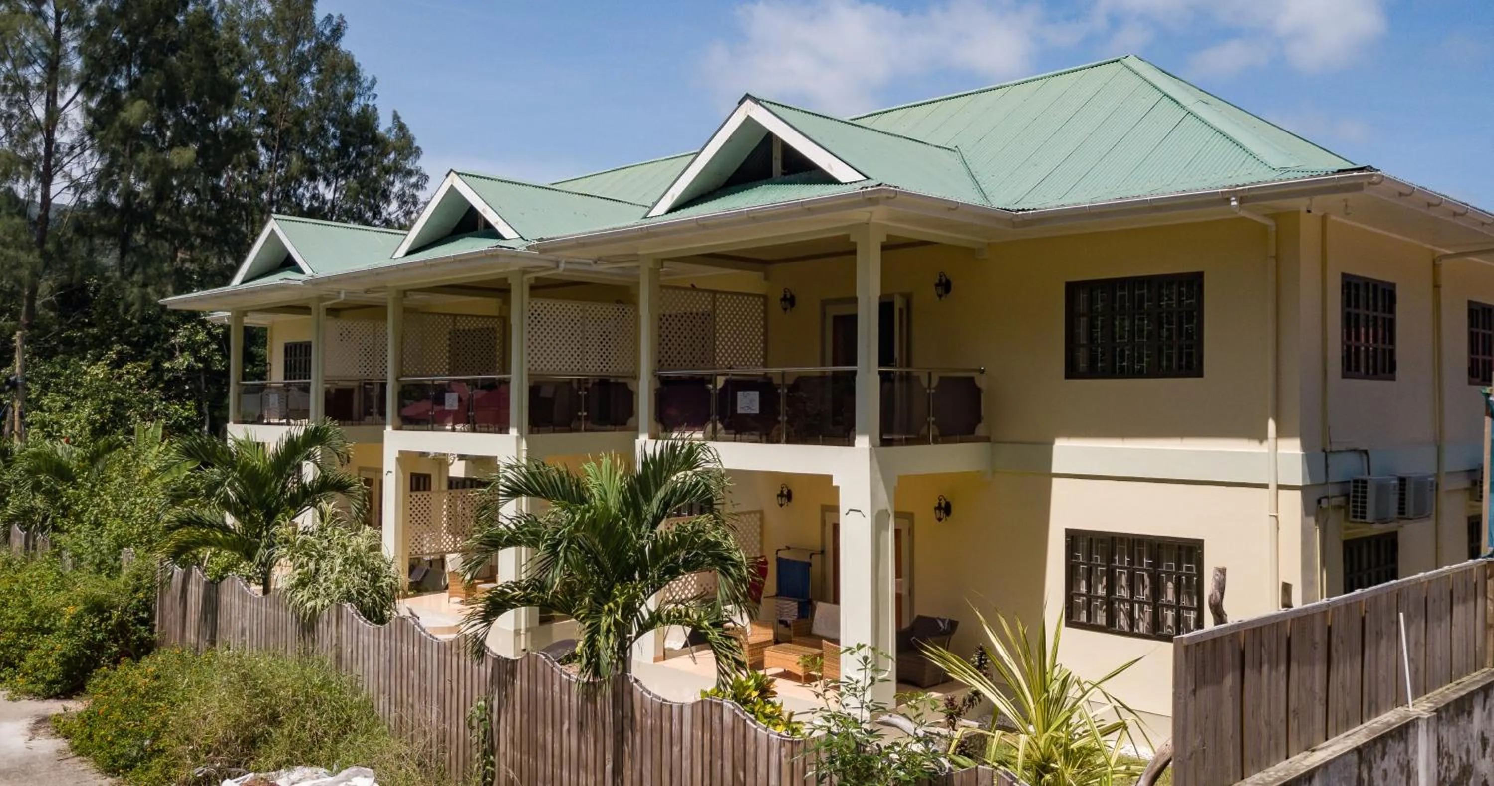 Facade/entrance in Chez Bea Luxury Villa