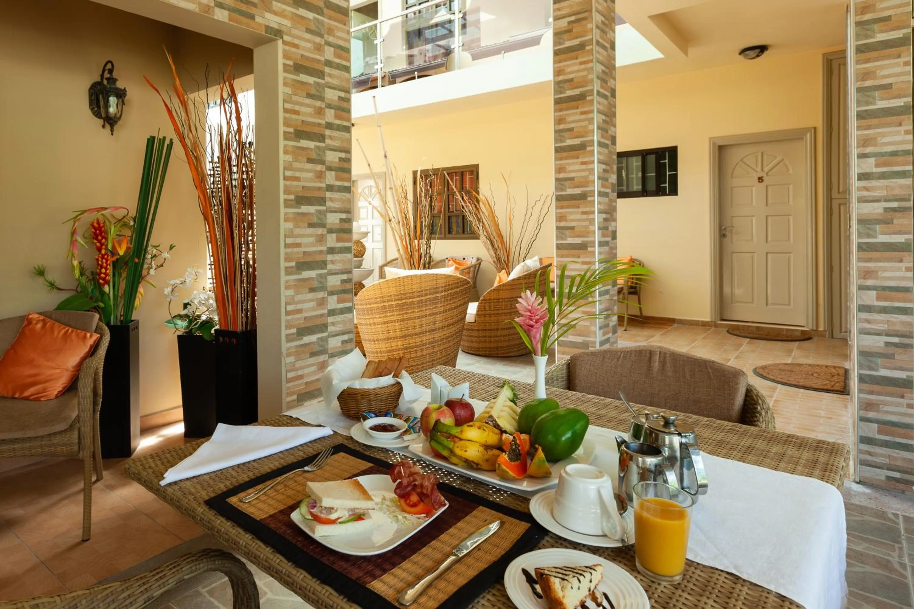 American breakfast in Chez Bea Luxury Villa