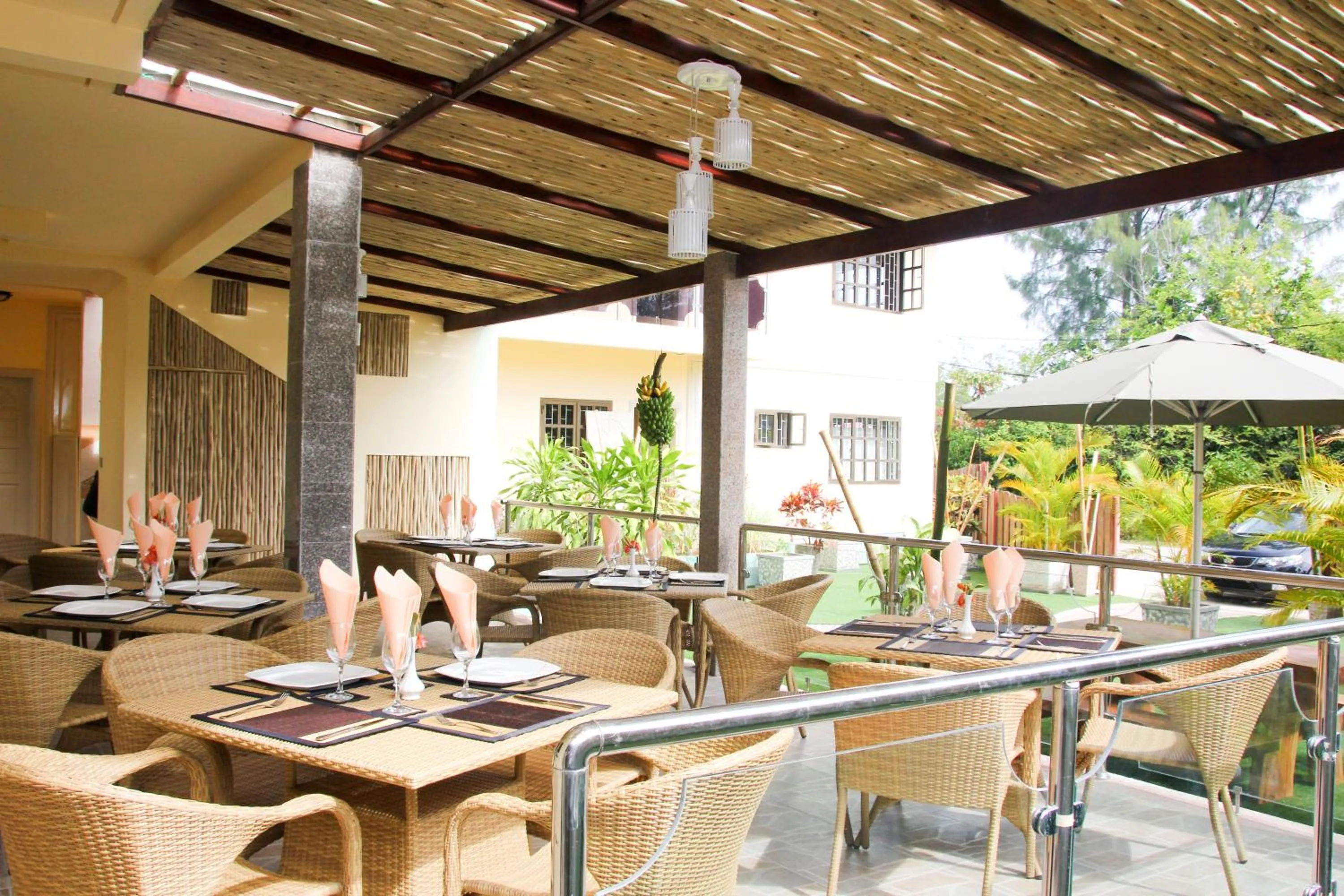 Restaurant/places to eat in Chez Bea Luxury Villa