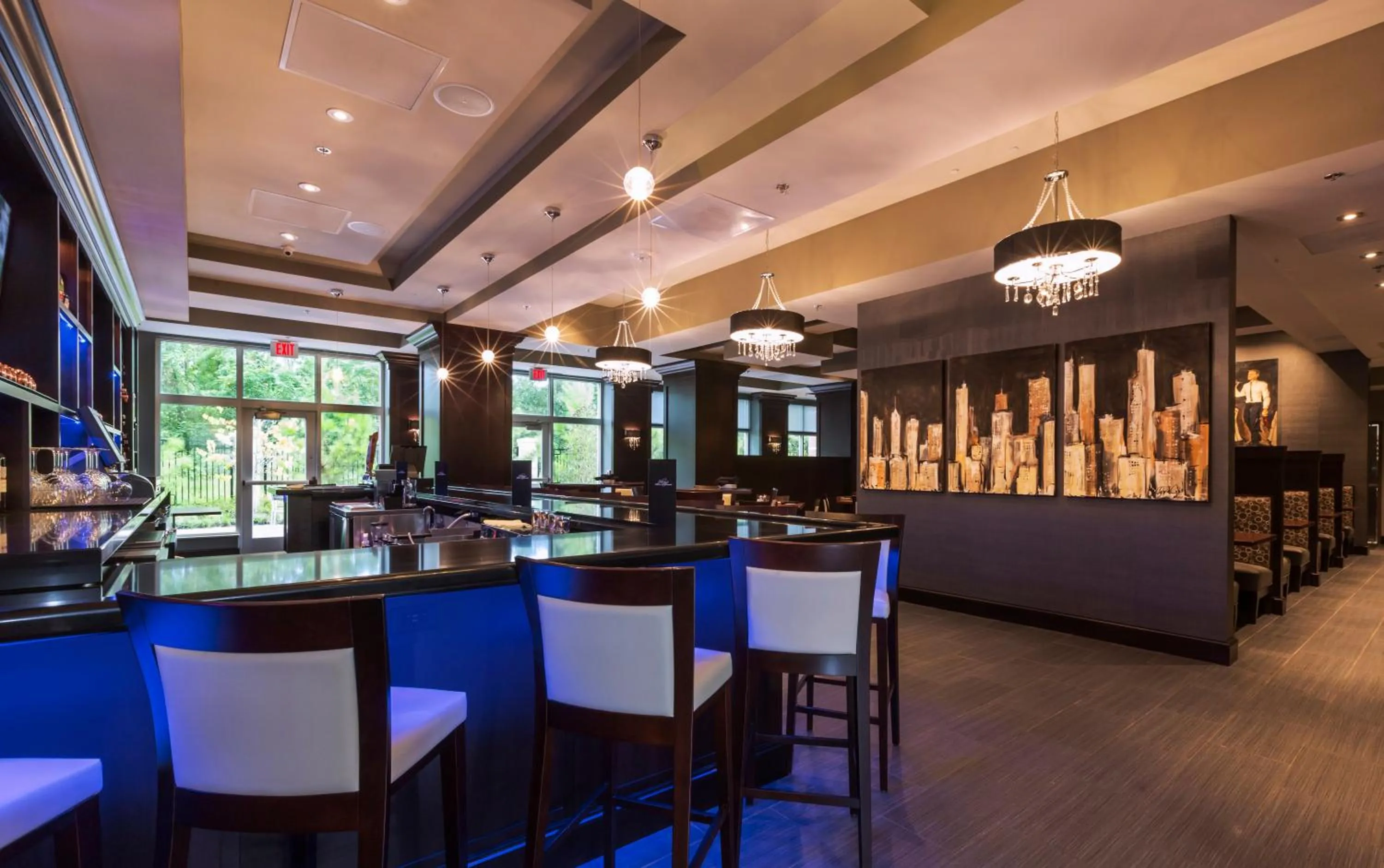 Restaurant/places to eat in Crowne Plaza SHENANDOAH - WOODLANDS AREA by IHG