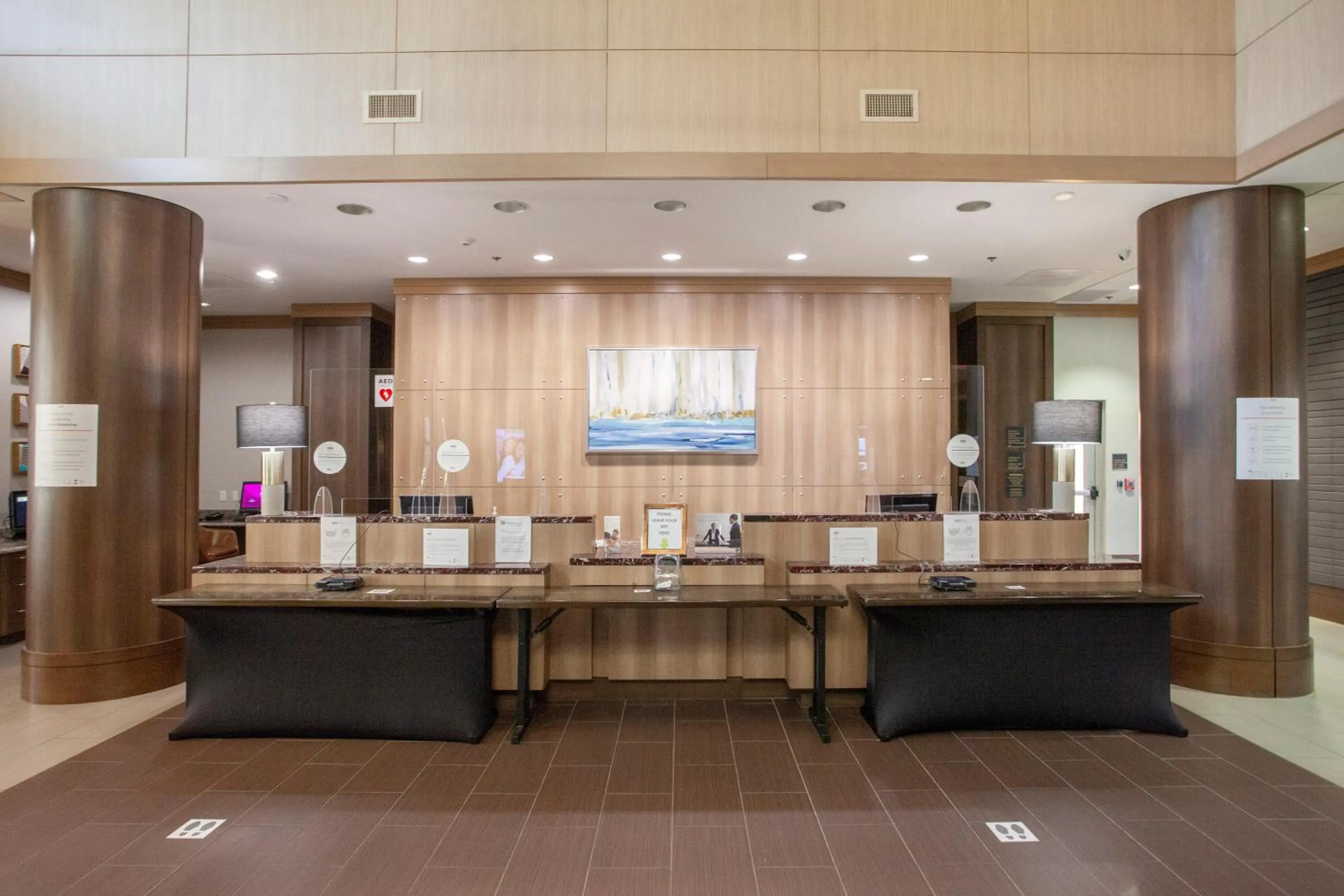 Lobby or reception in Crowne Plaza SHENANDOAH - WOODLANDS AREA by IHG