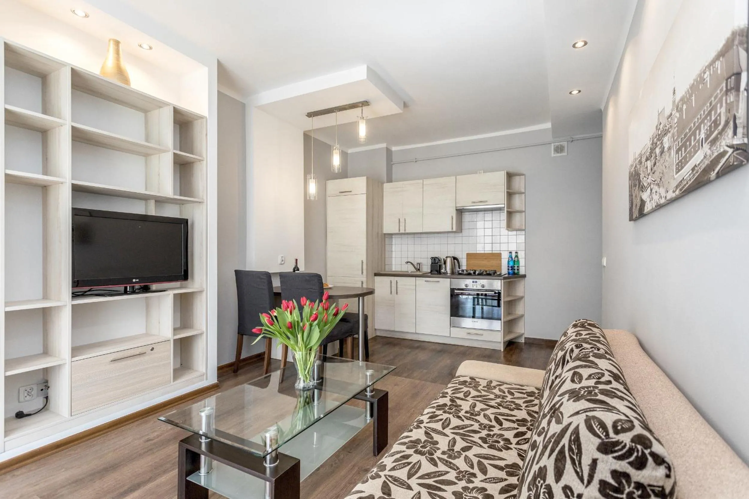 Kitchen or kitchenette in Apartament Chmielna by Your Freedom