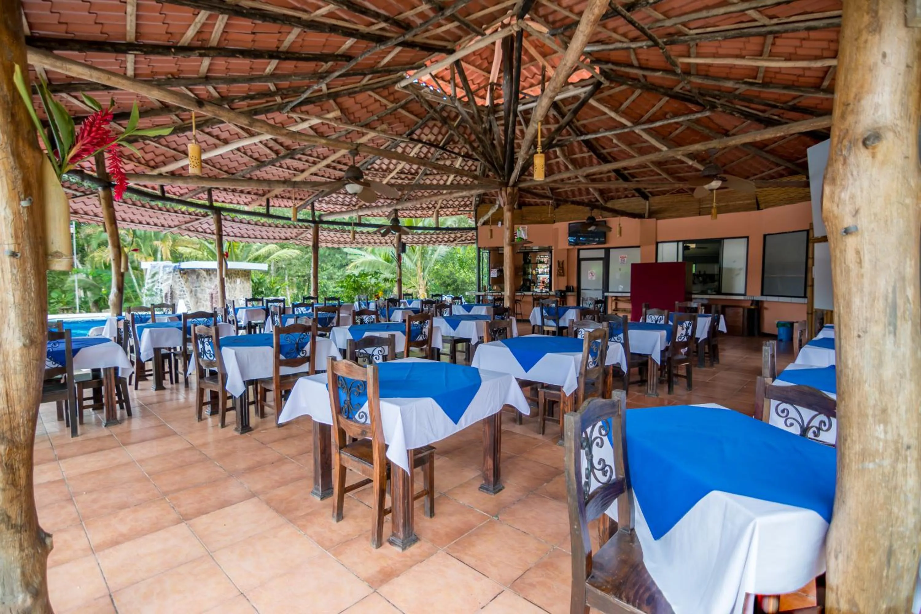 Restaurant/places to eat in Pacific Paradise Resort