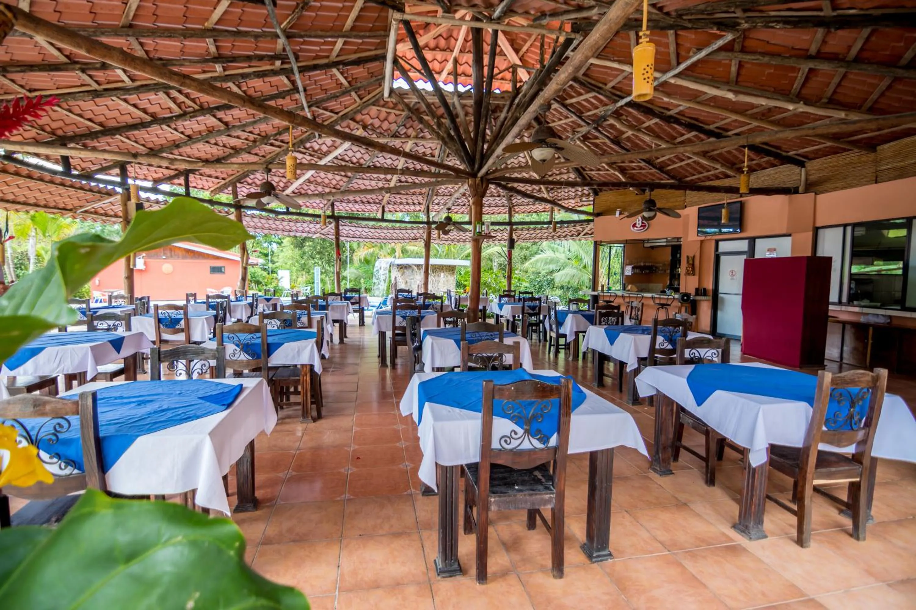 Restaurant/places to eat in Pacific Paradise Resort