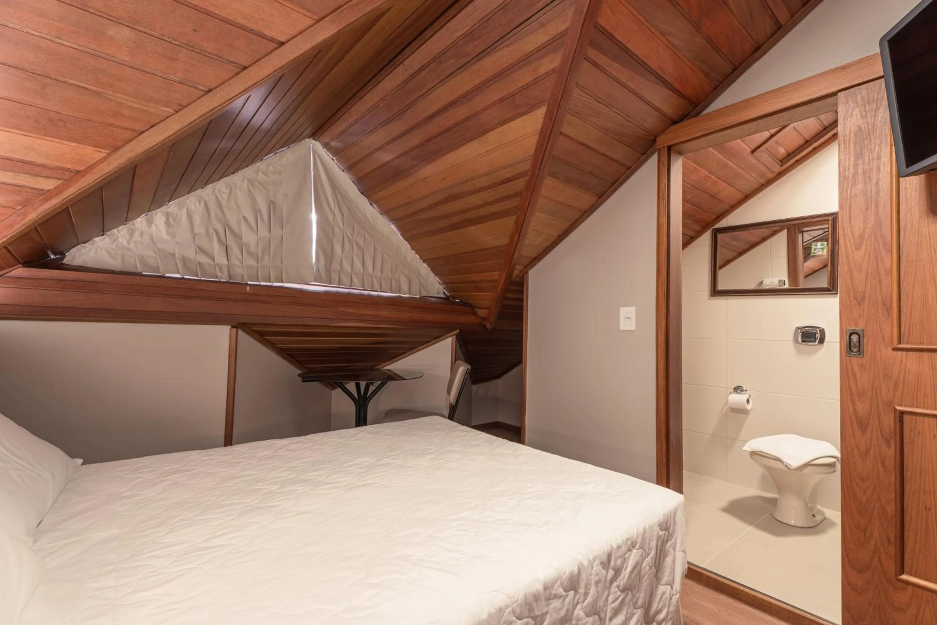 Bed in Hotel Mont Blanc