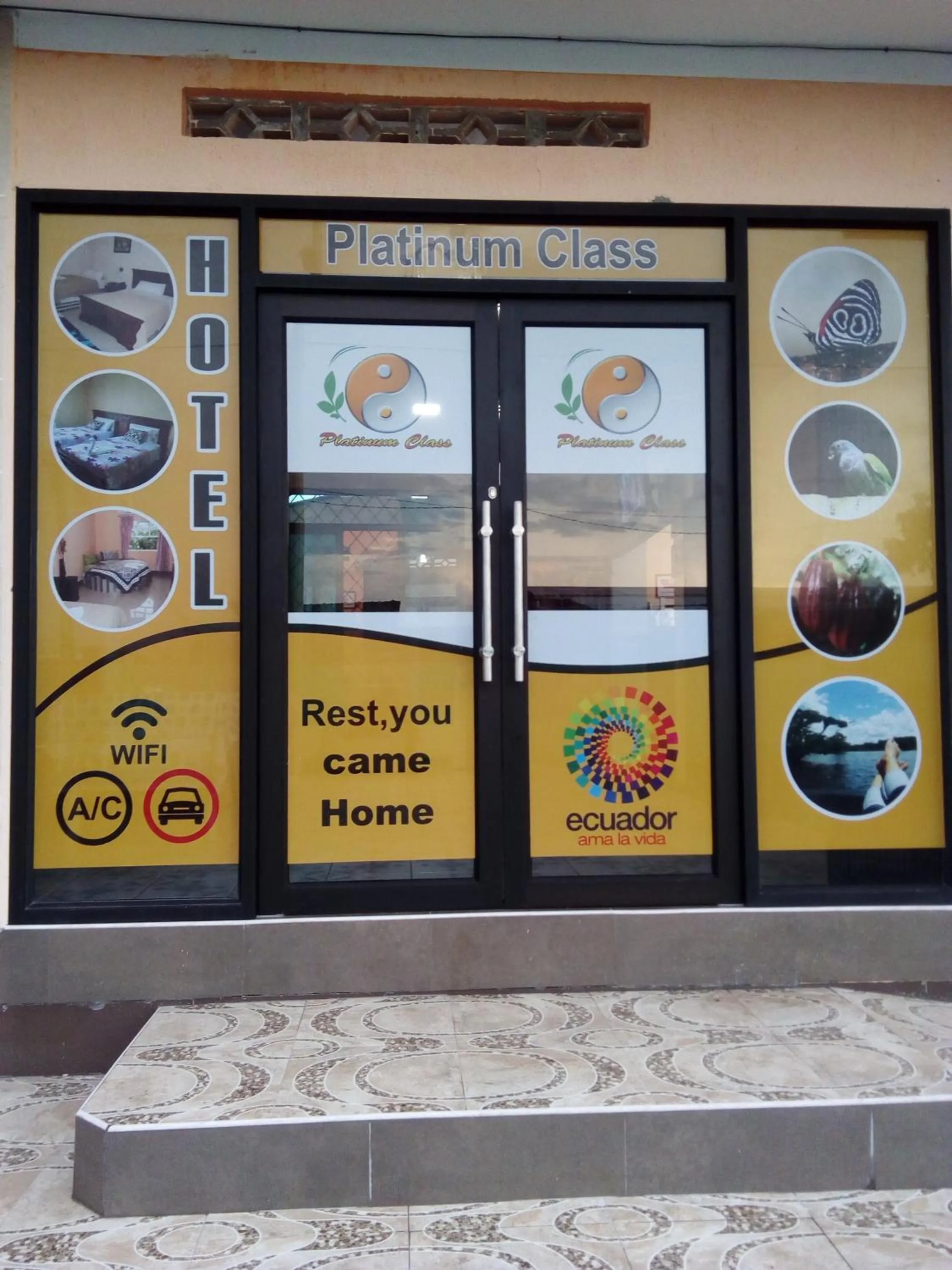 Facade/entrance in Hotel Platinum Class