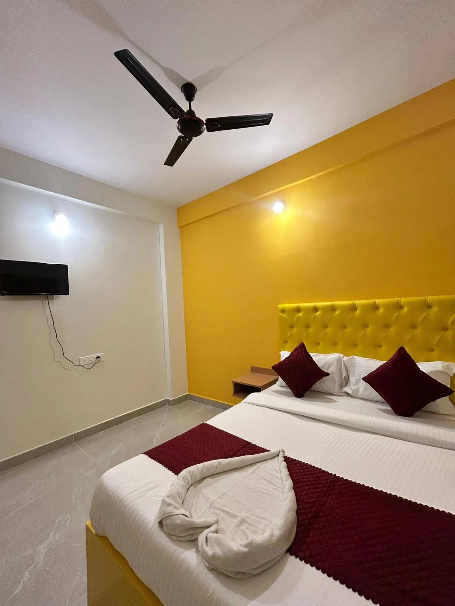 Bedroom, Bed in Hotel SM Stay INN