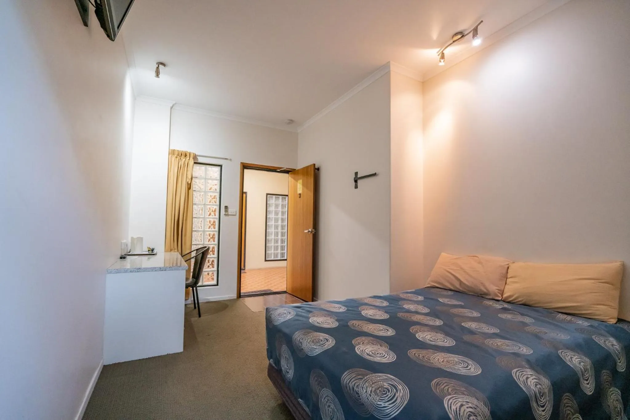 Bed in Capella Hotel Motel