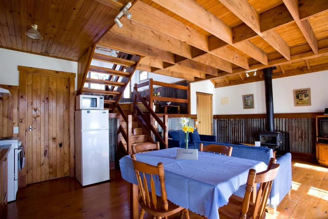 Dining area in Sanctuary Park Cottages