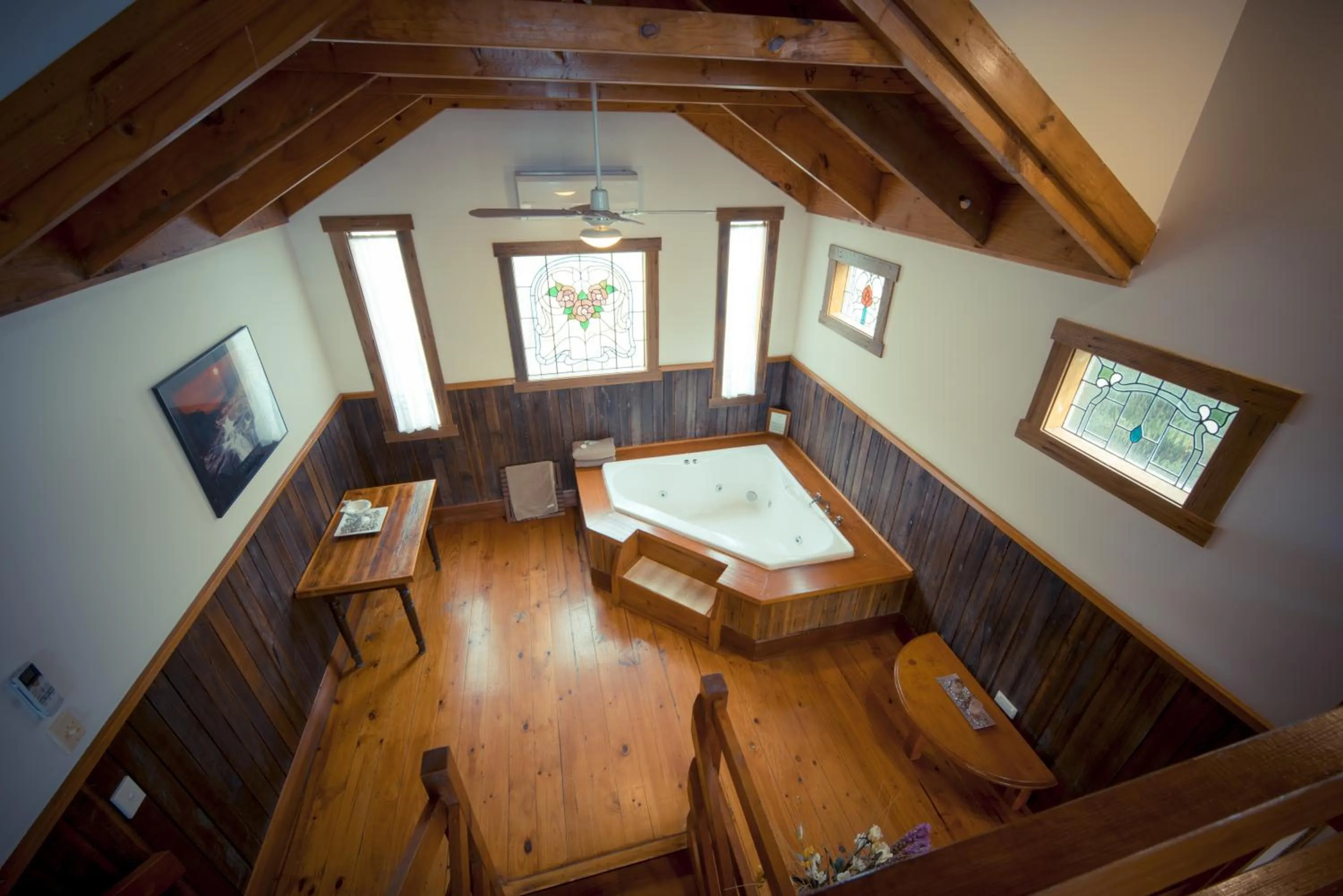 Hot Tub, Bed in Sanctuary Park Cottages