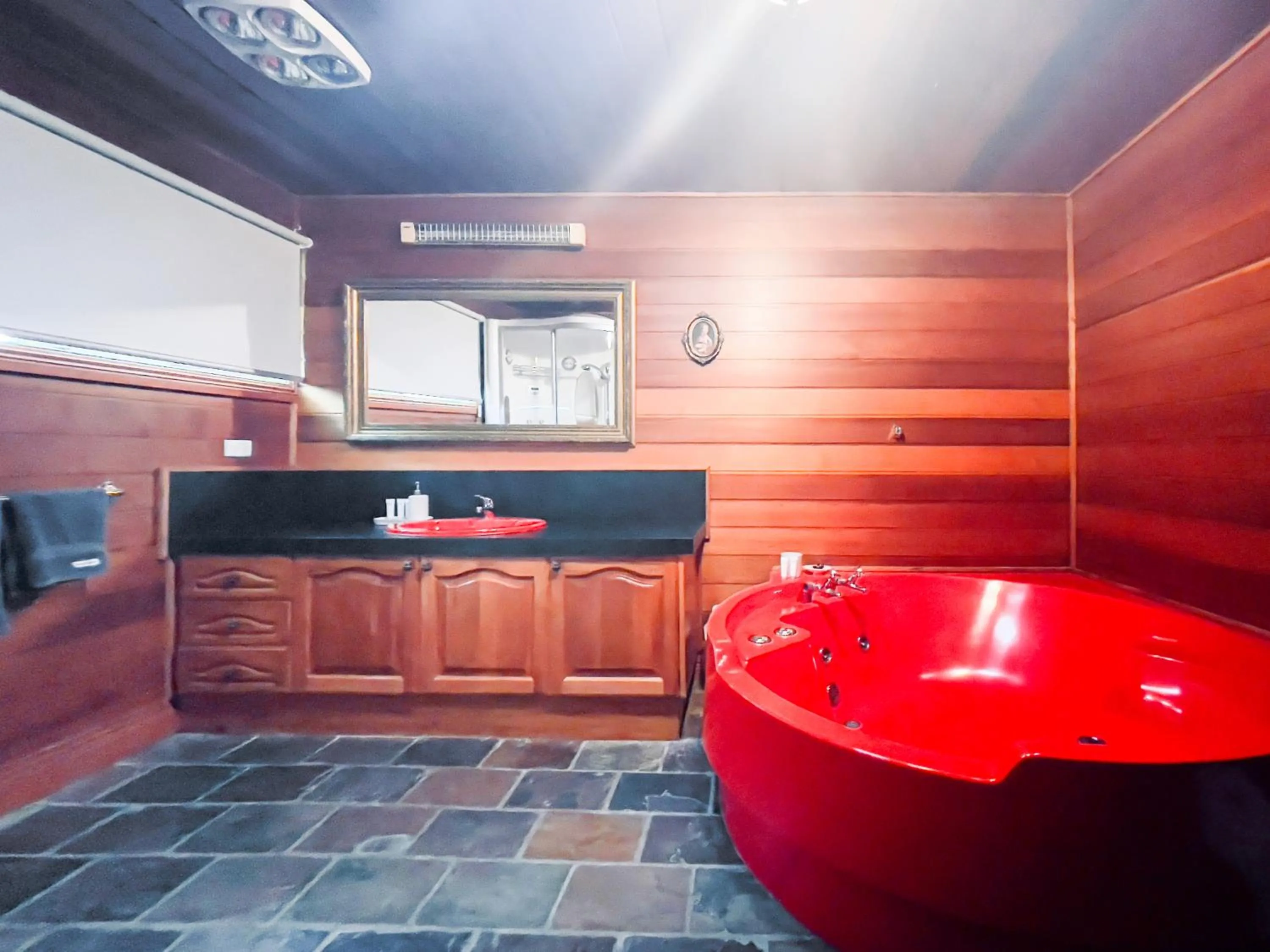 Bathroom in Sanctuary Park Cottages