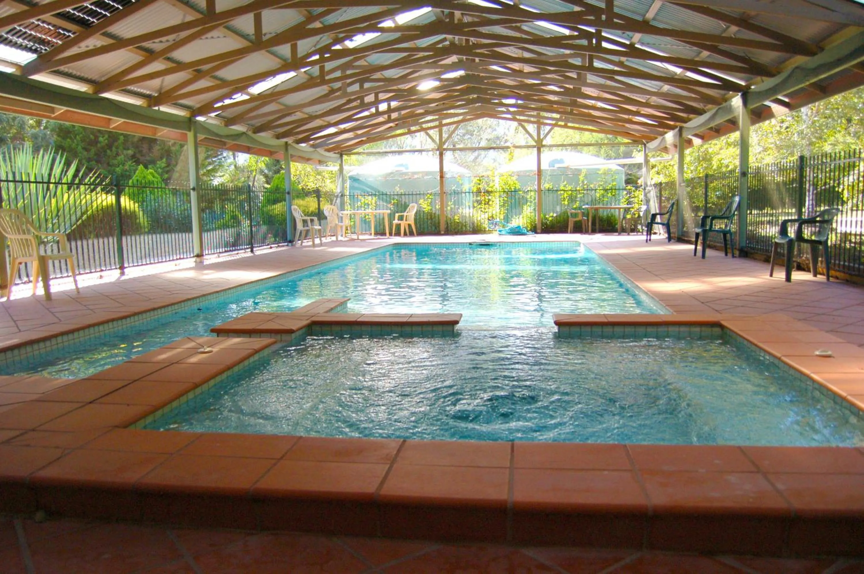 Swimming pool in Sanctuary Park Cottages