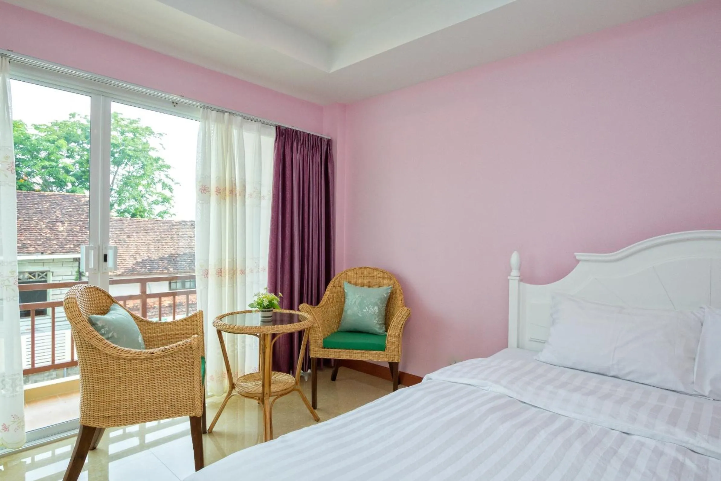 Bed in Takanta Place