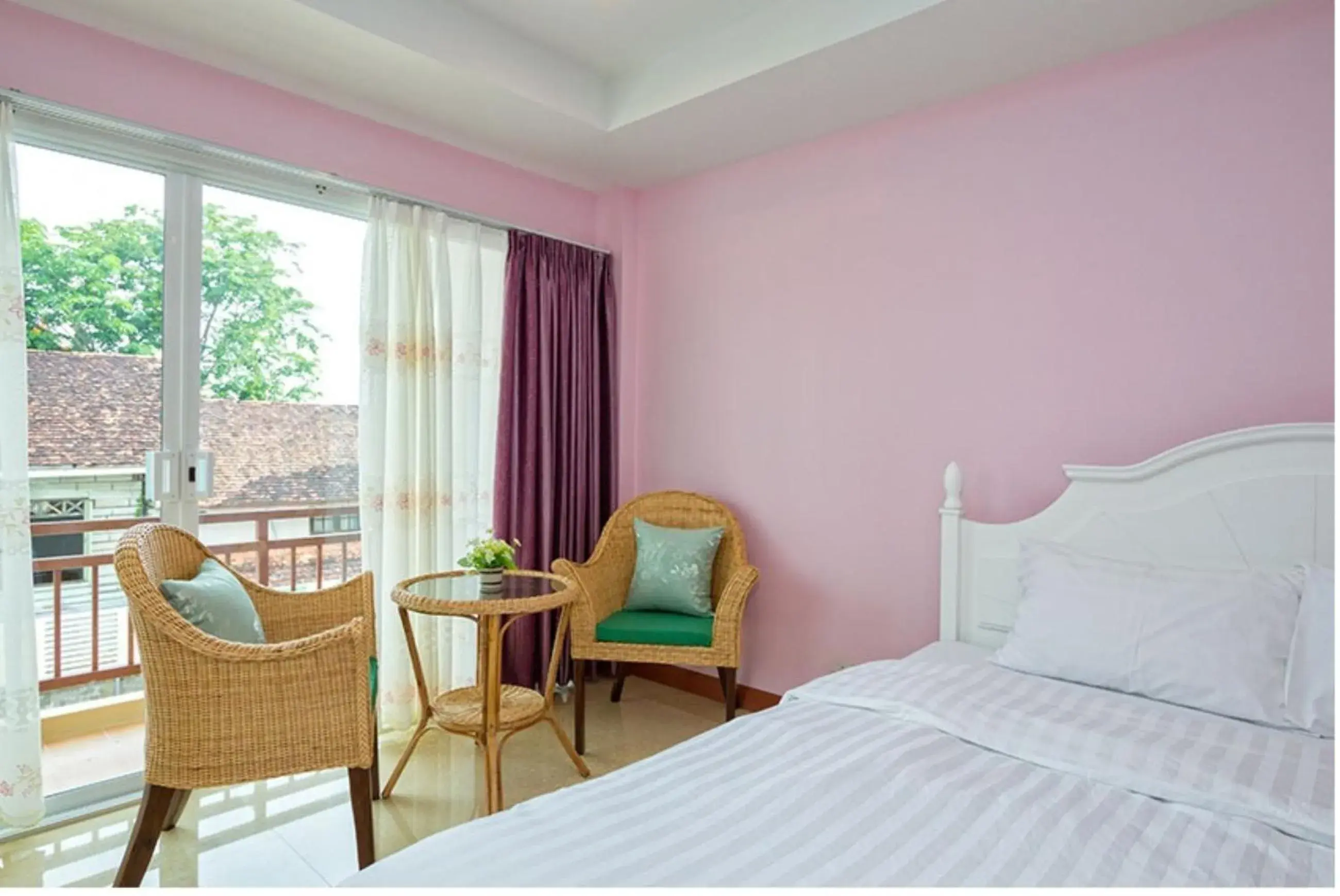 Deluxe Double Room in Takanta Place Deluxe Double Room in Takanta Place