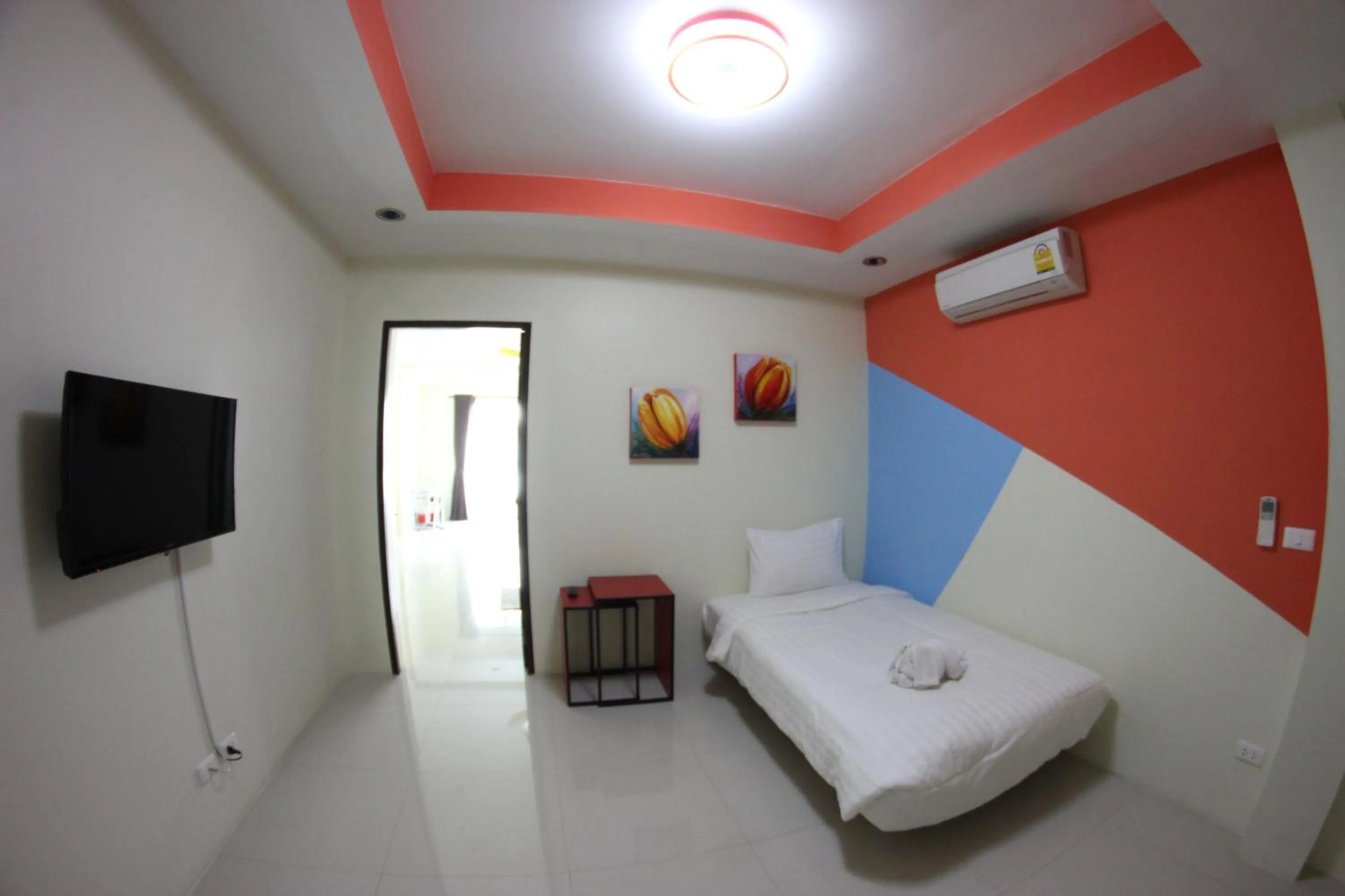 Photo of the whole room, Bed in Tulip Inn