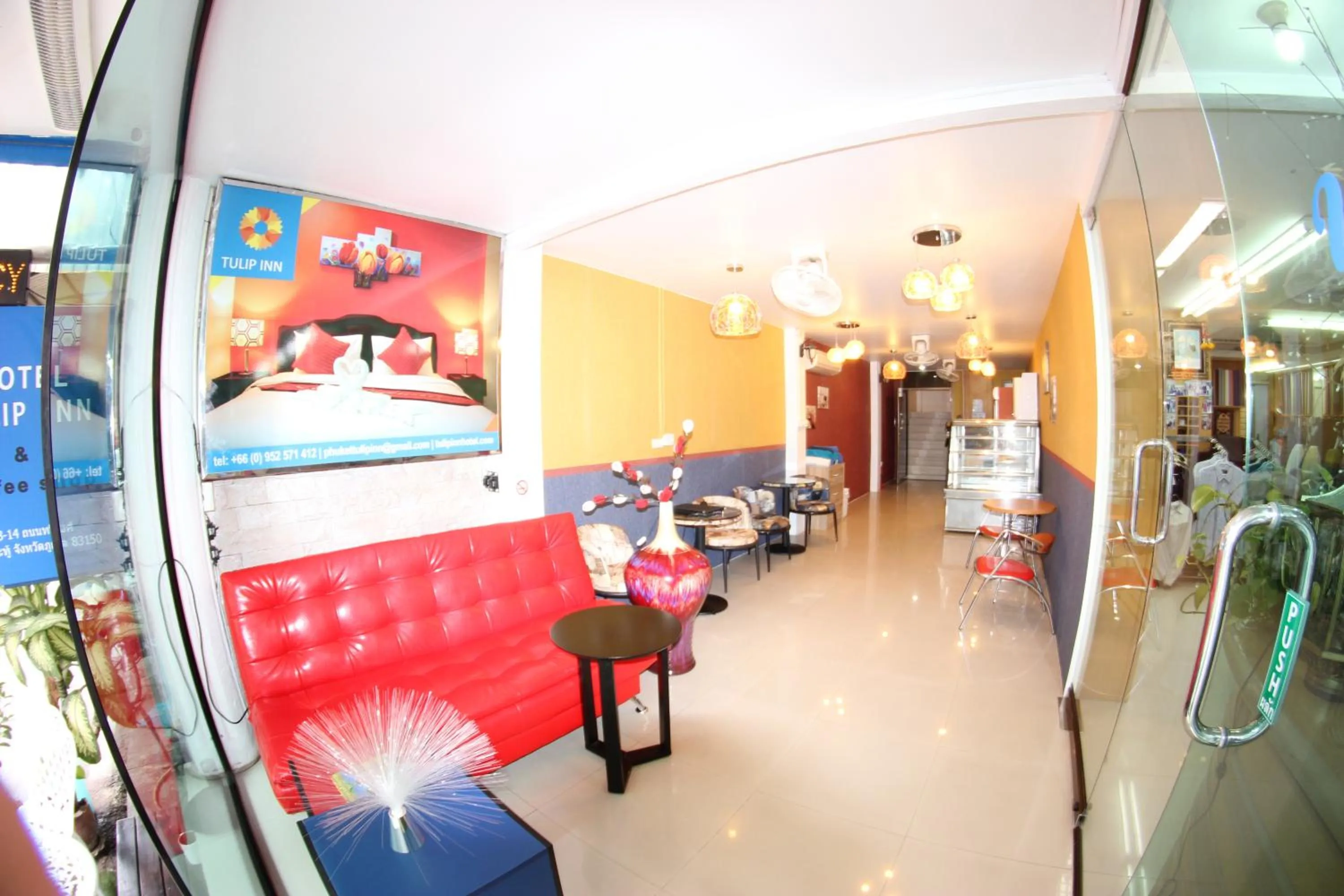 Communal lounge/ TV room in Tulip Inn