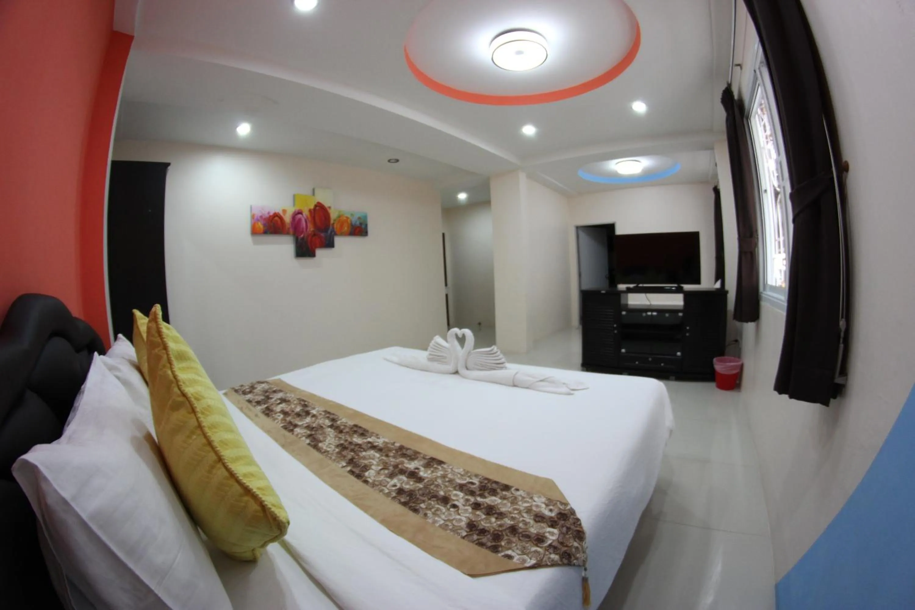 Photo of the whole room, Bed in Tulip Inn