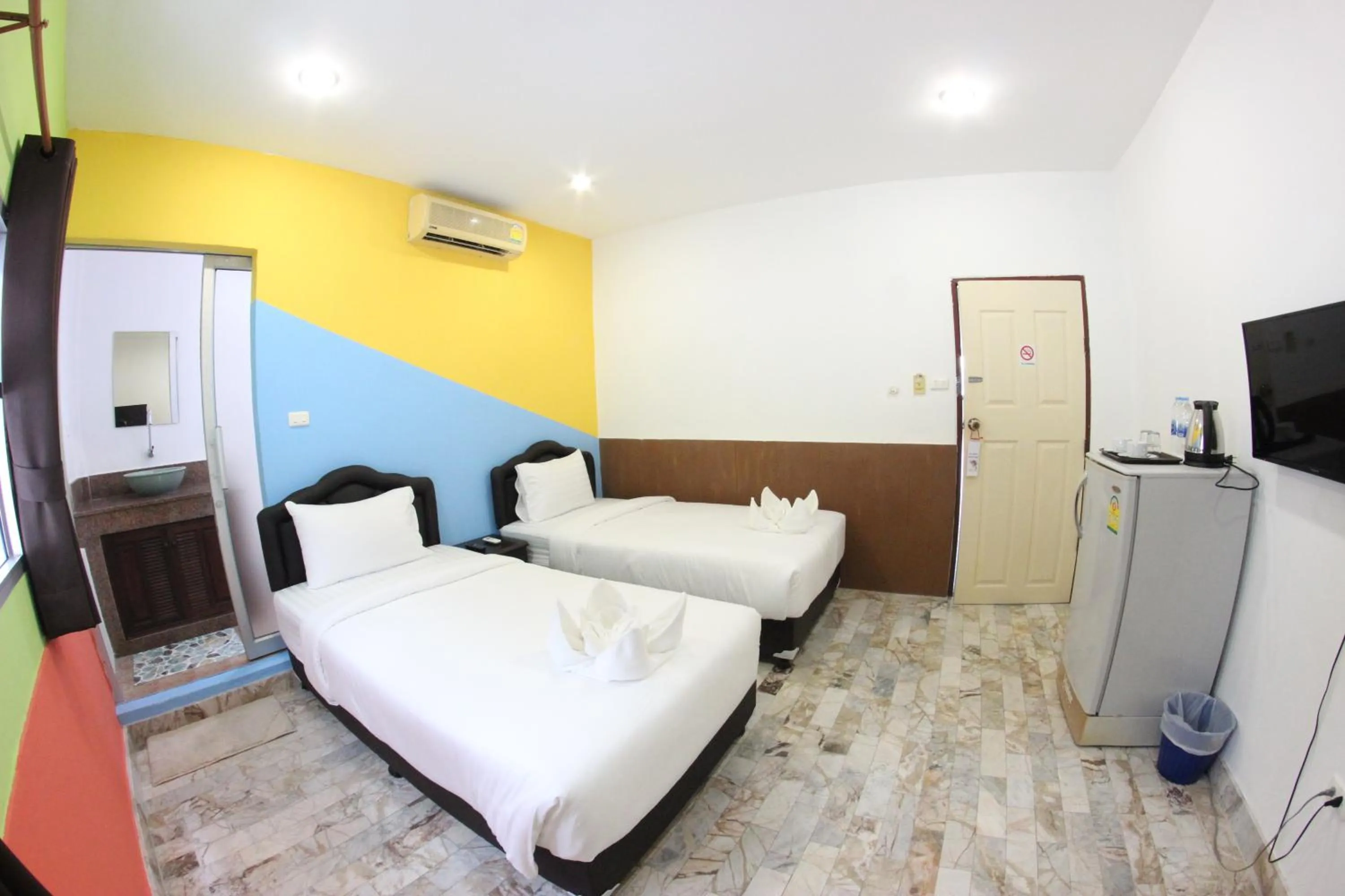 Photo of the whole room, Bed in Tulip Inn