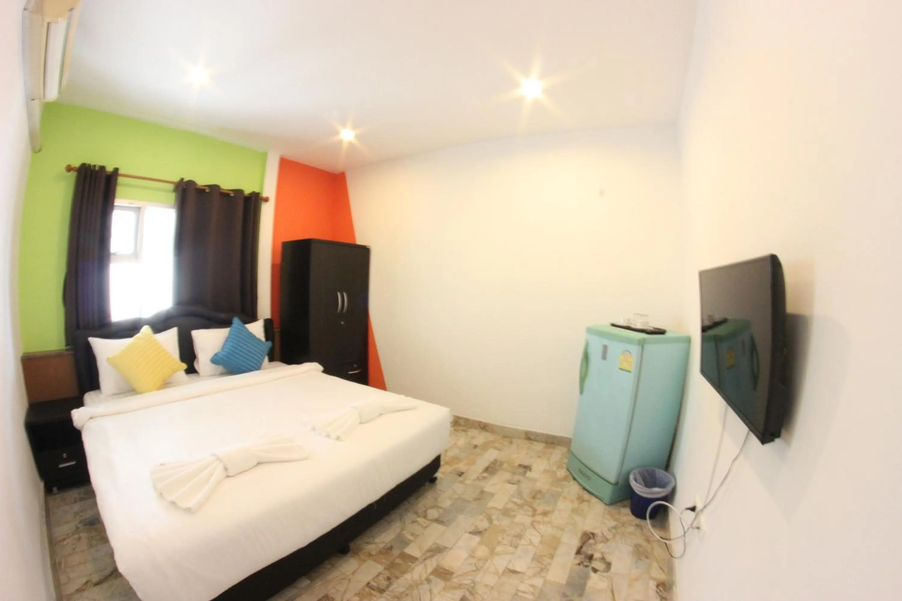 Photo of the whole room, Bed in Tulip Inn