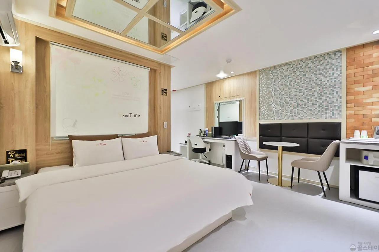 Bedroom, Bed in Time Hotel