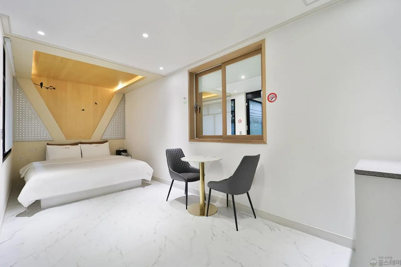 Bedroom, Bed in Time Hotel