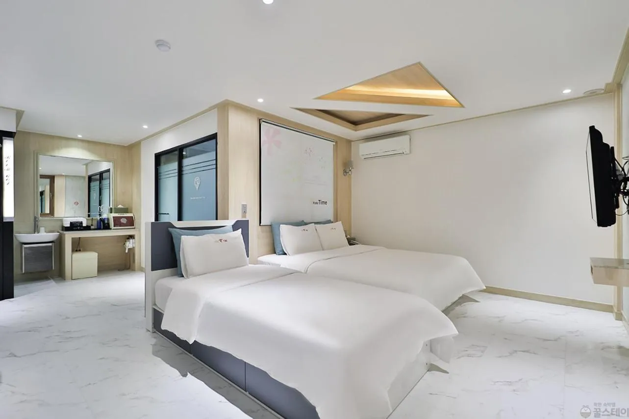 Bedroom, Bed in Time Hotel