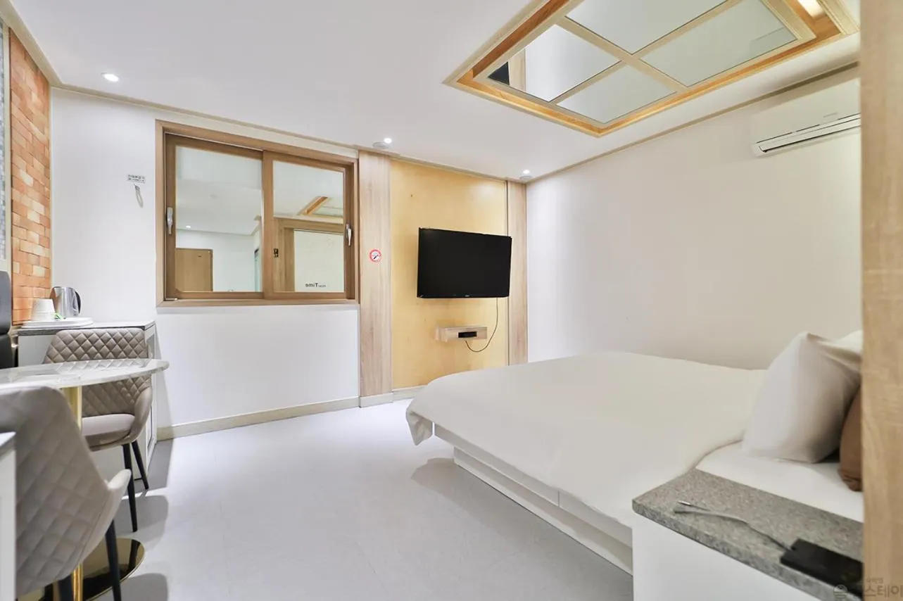 Bedroom, Bed in Time Hotel