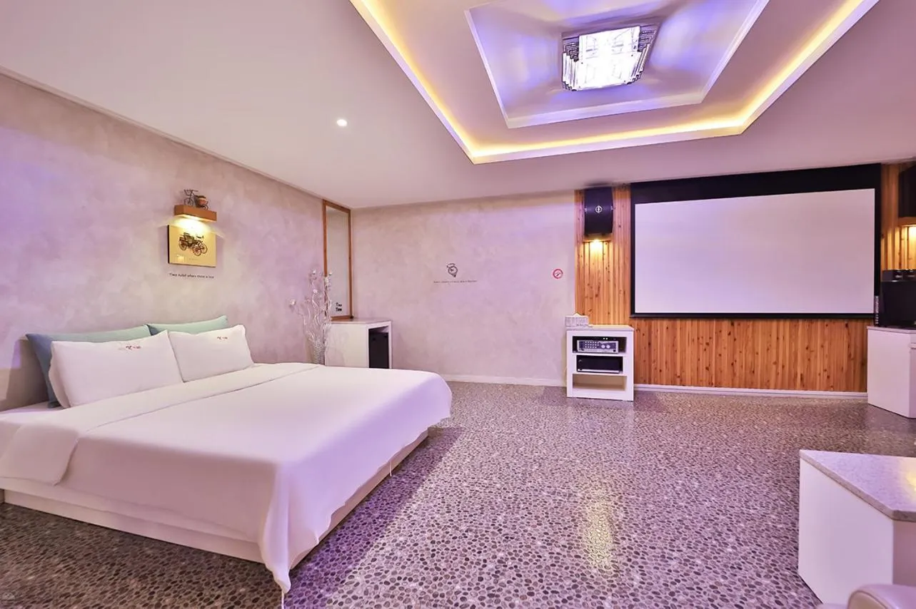 TV and multimedia, Bed in Time Hotel