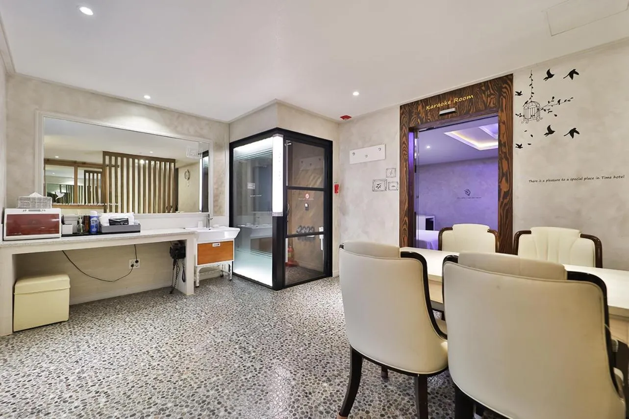 Living room in Time Hotel