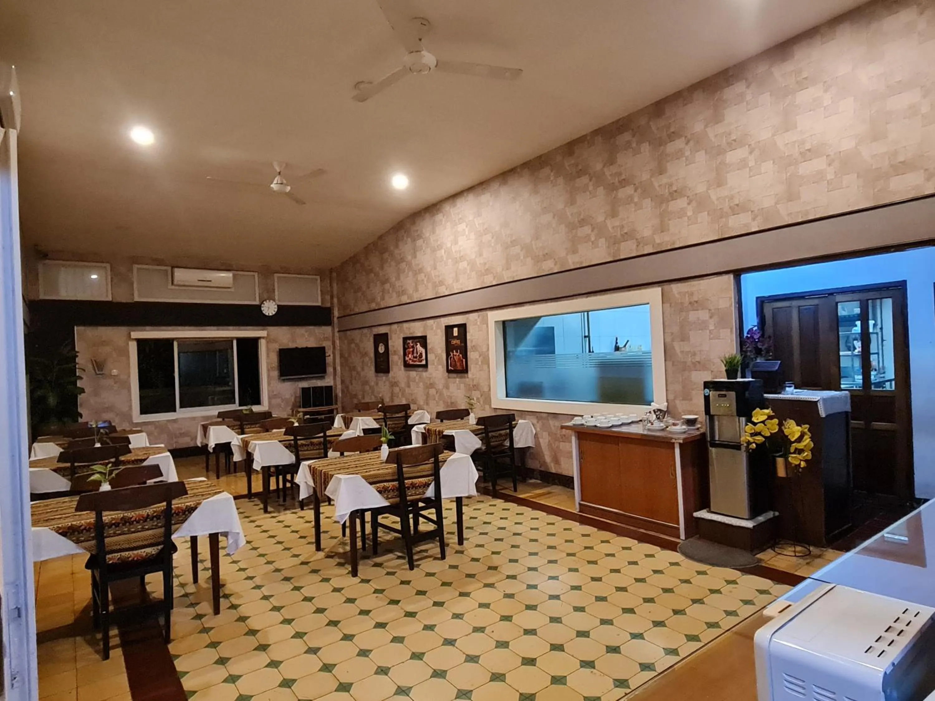 Restaurant/places to eat in Hotel Minahasa Manado
