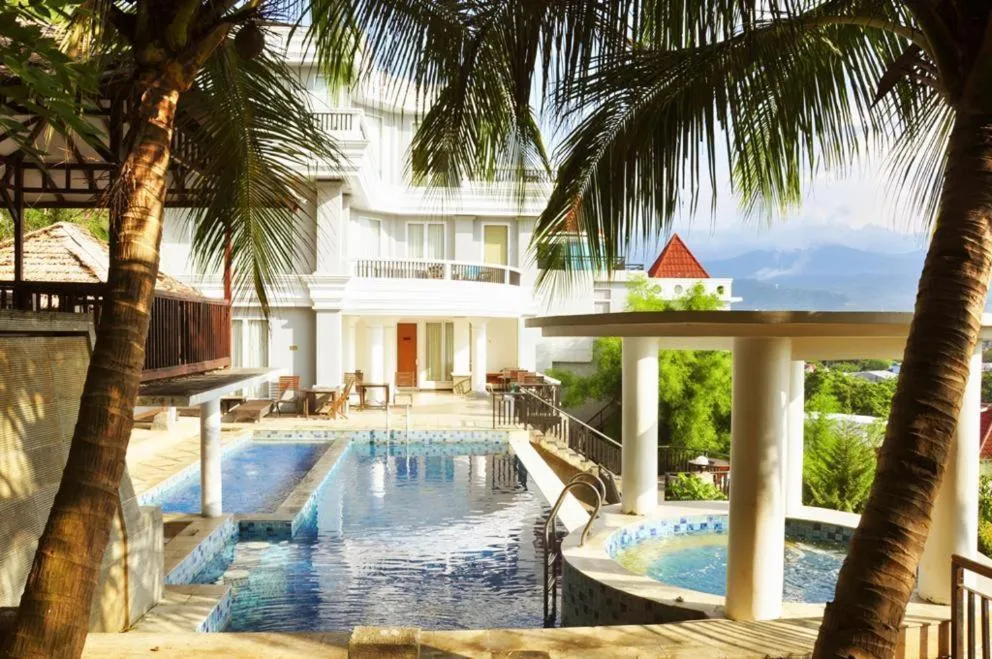 Swimming pool in Hotel Minahasa Manado