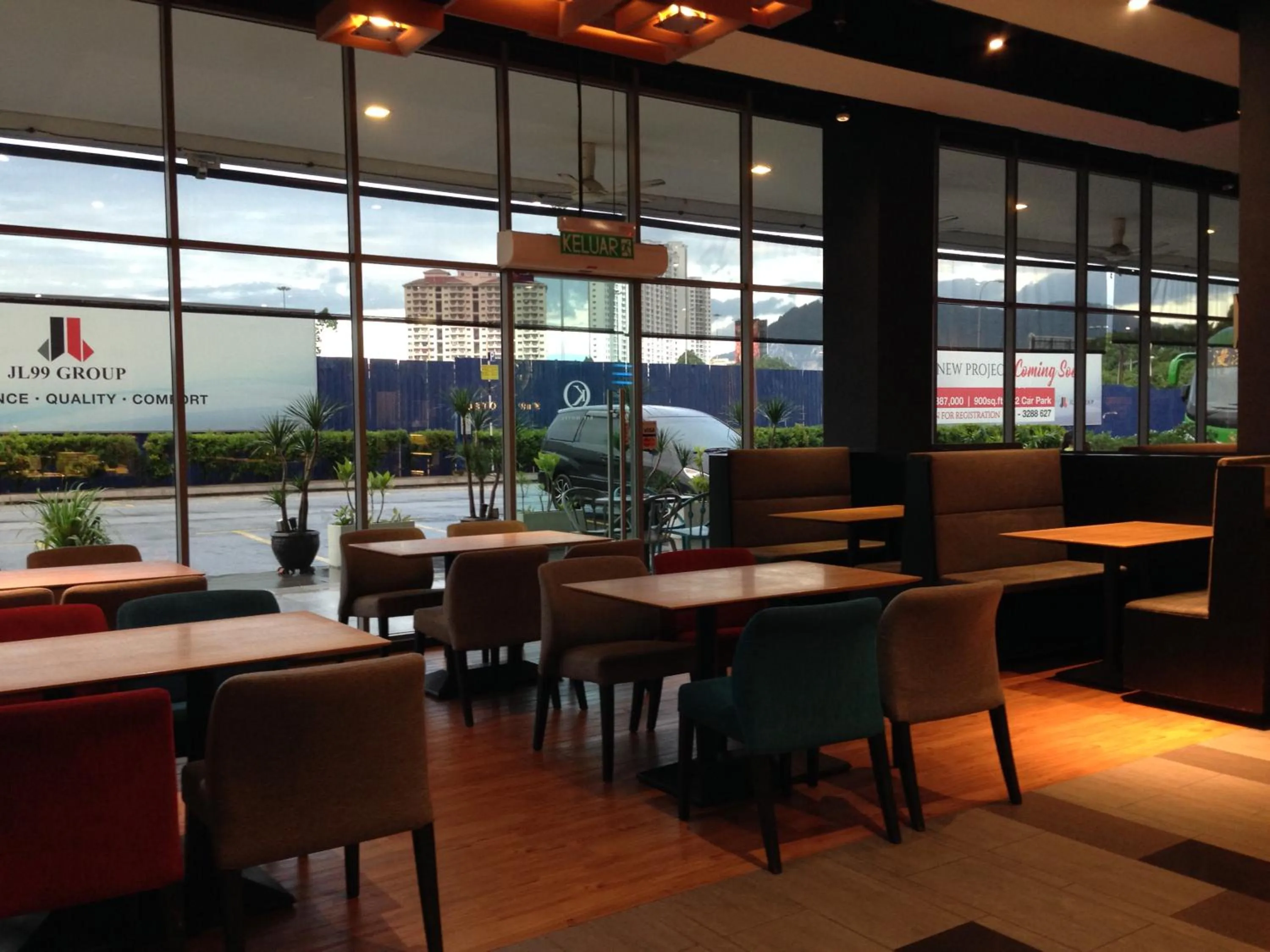 Restaurant/places to eat in KIP Hotel