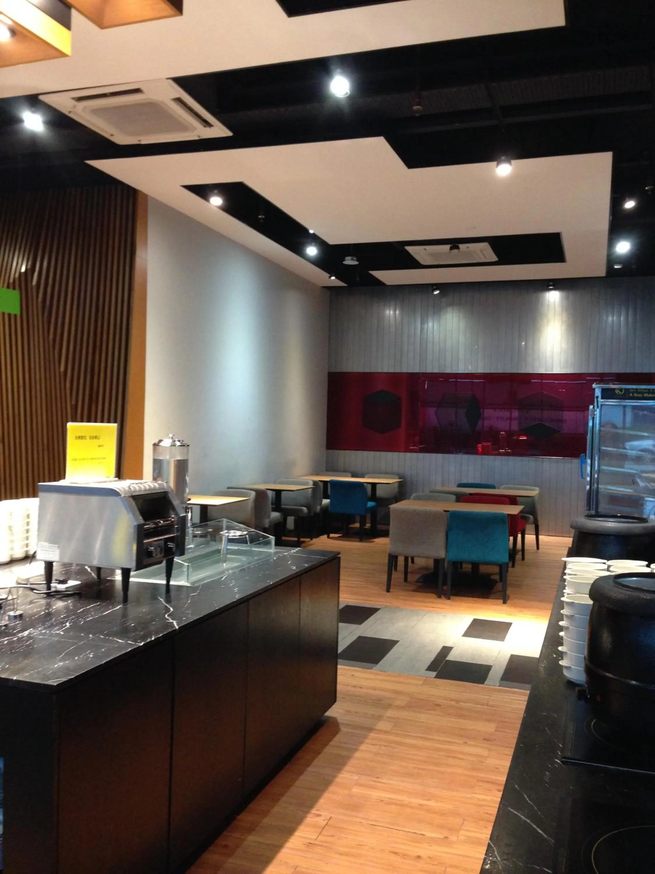 Restaurant/places to eat in KIP Hotel