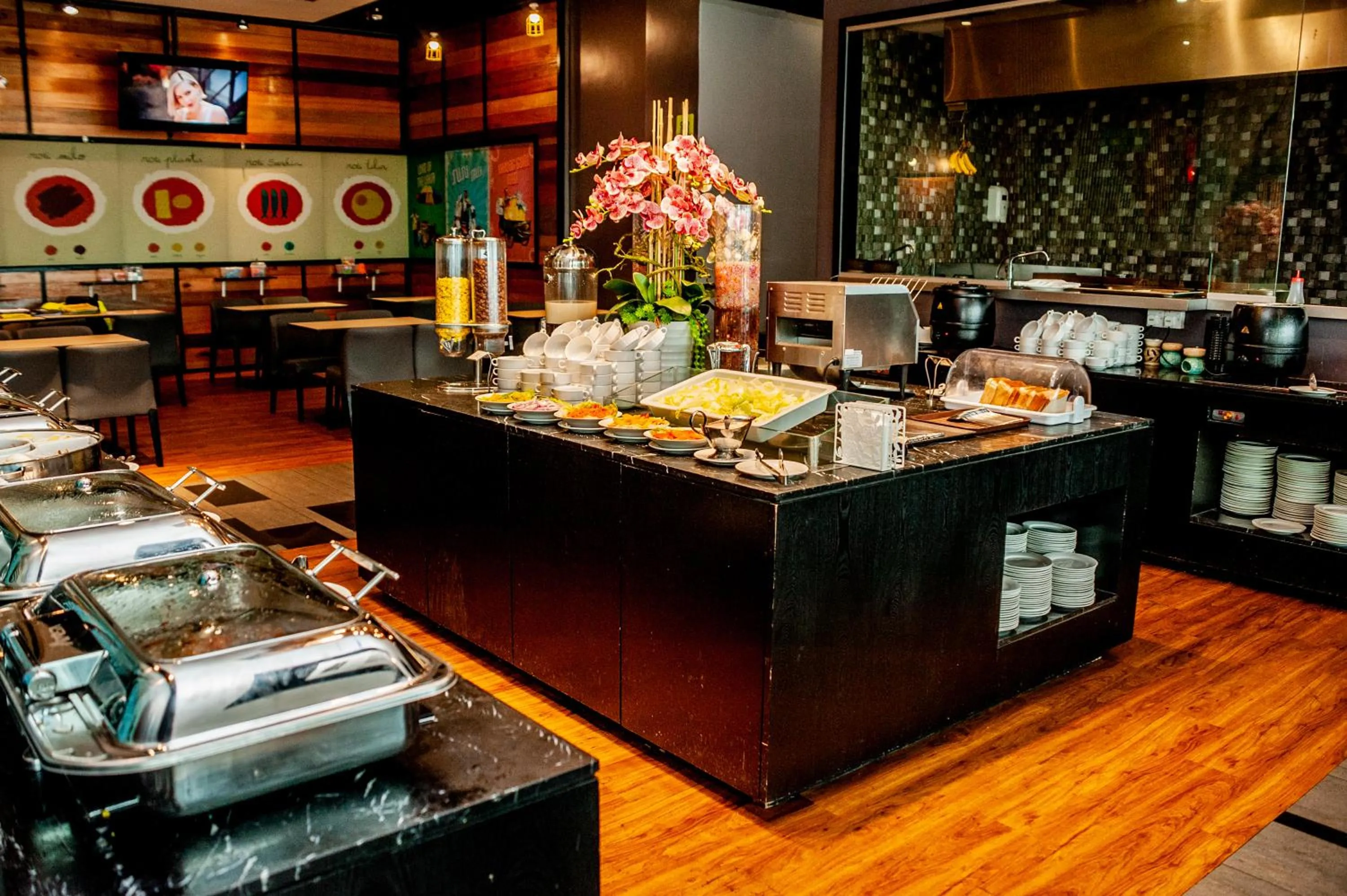 Restaurant/places to eat in KIP Hotel