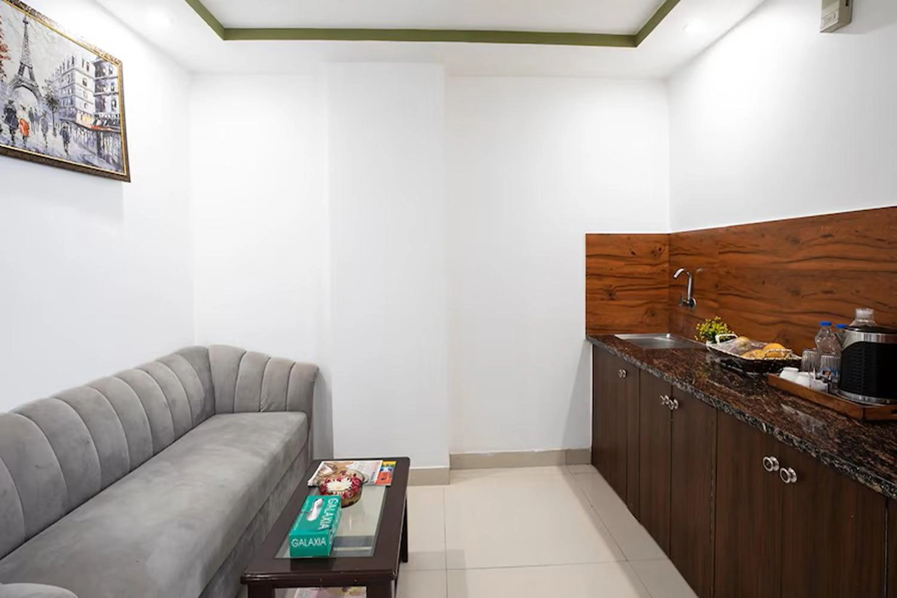 Kitchen or kitchenette in HR Grand Hotel