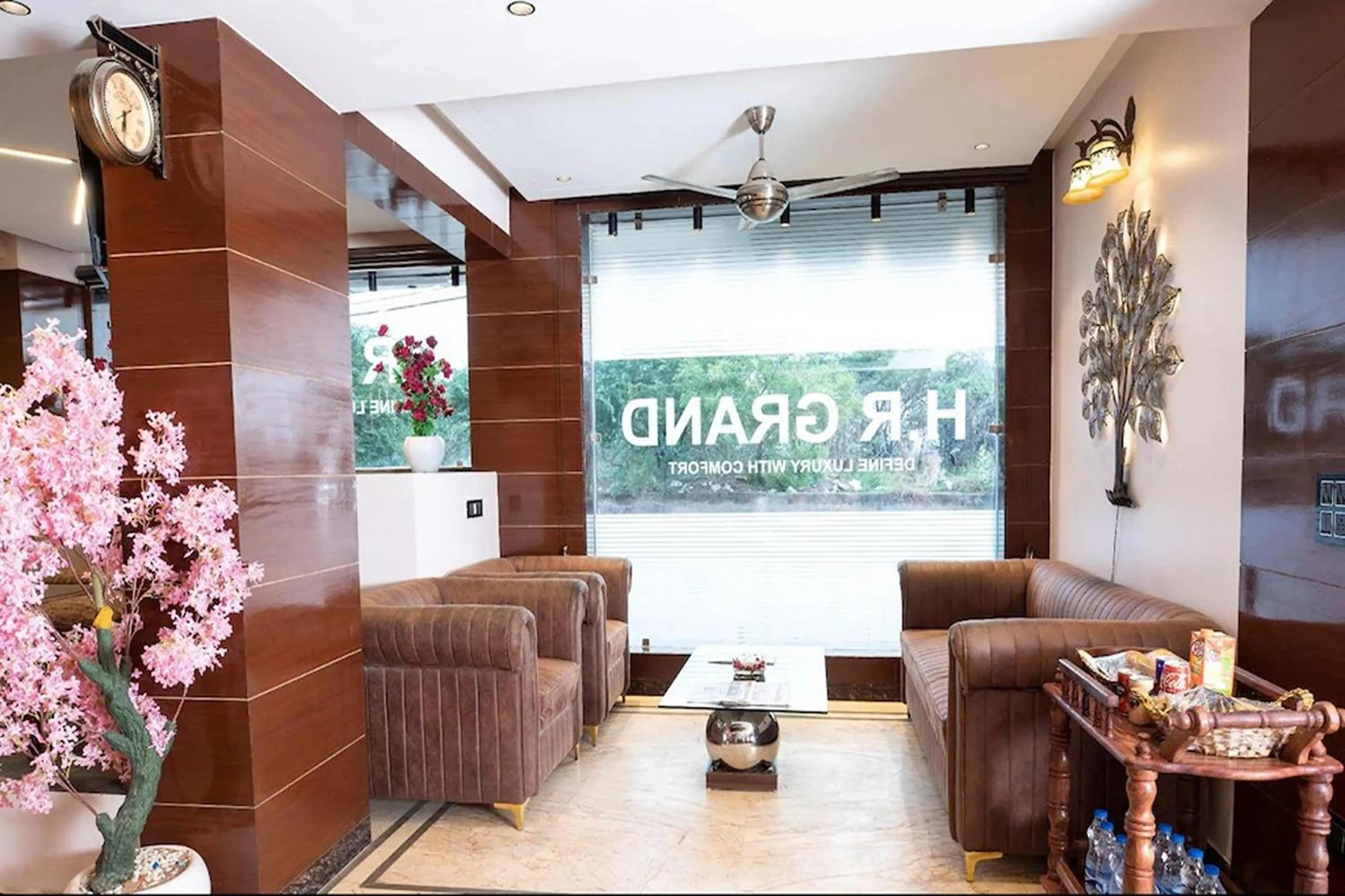 Restaurant/places to eat in HR Grand Hotel