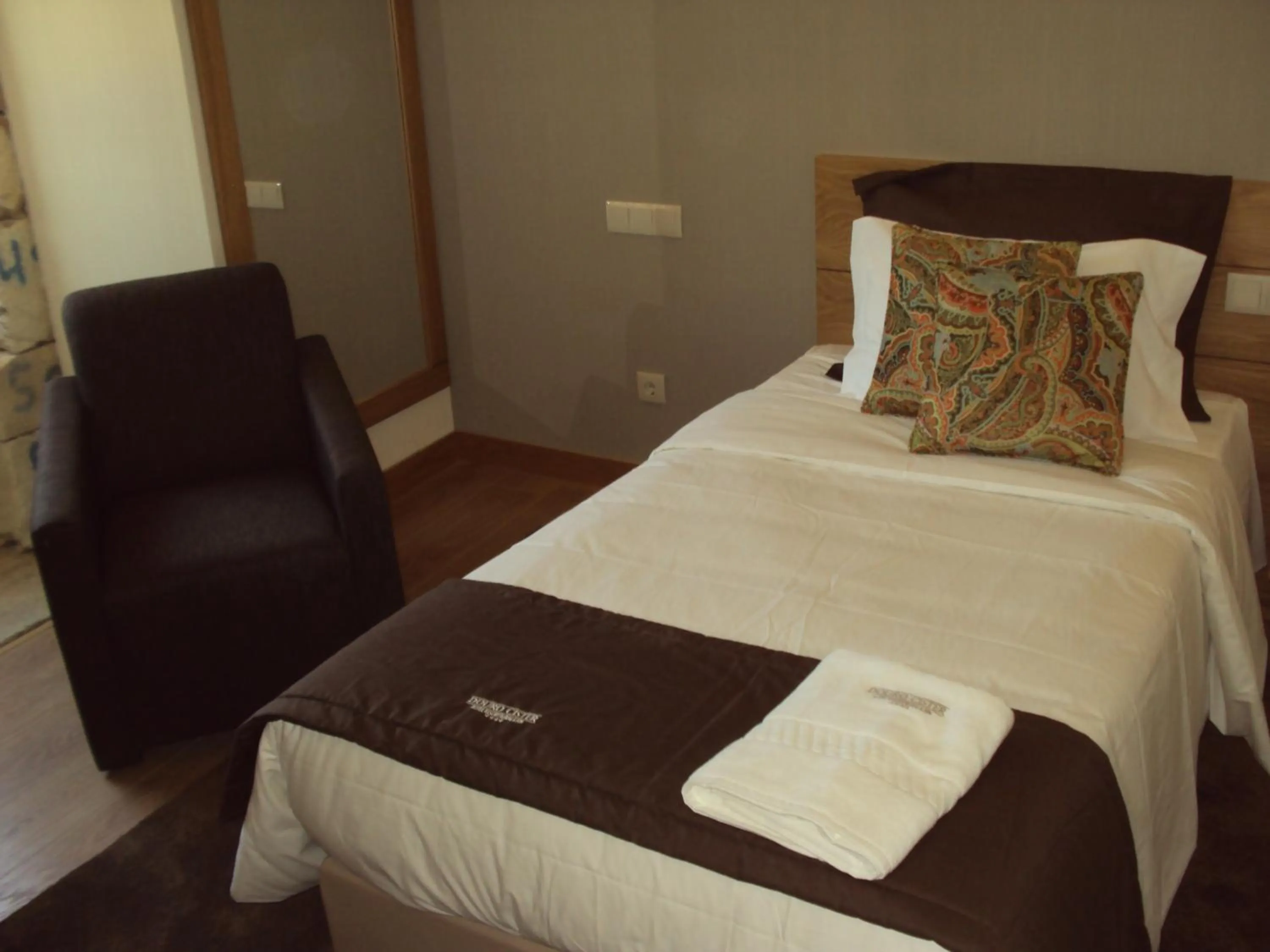 Bedroom, Bed in Douro Cister Hotel Resort