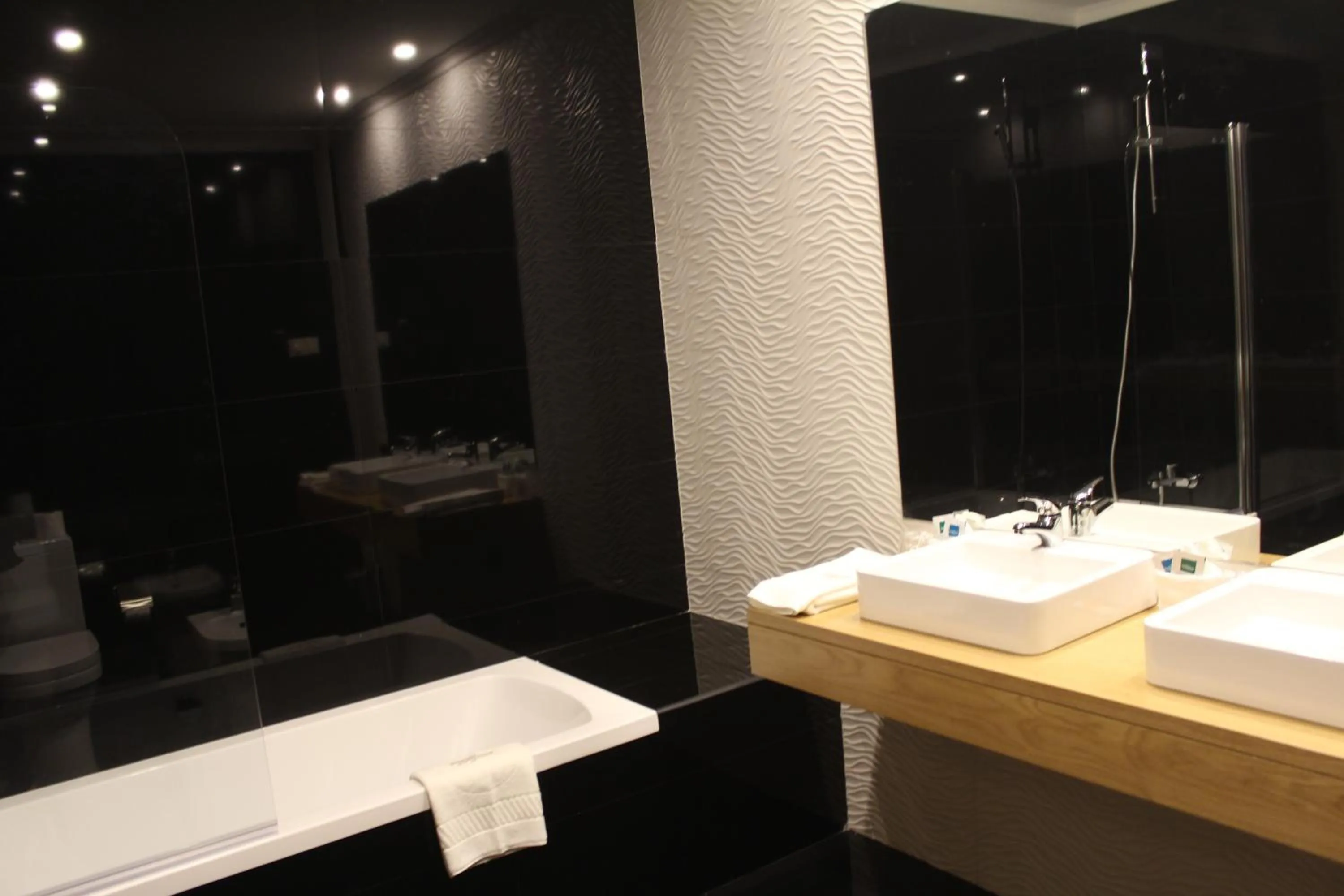 Bathroom in Douro Cister Hotel Resort