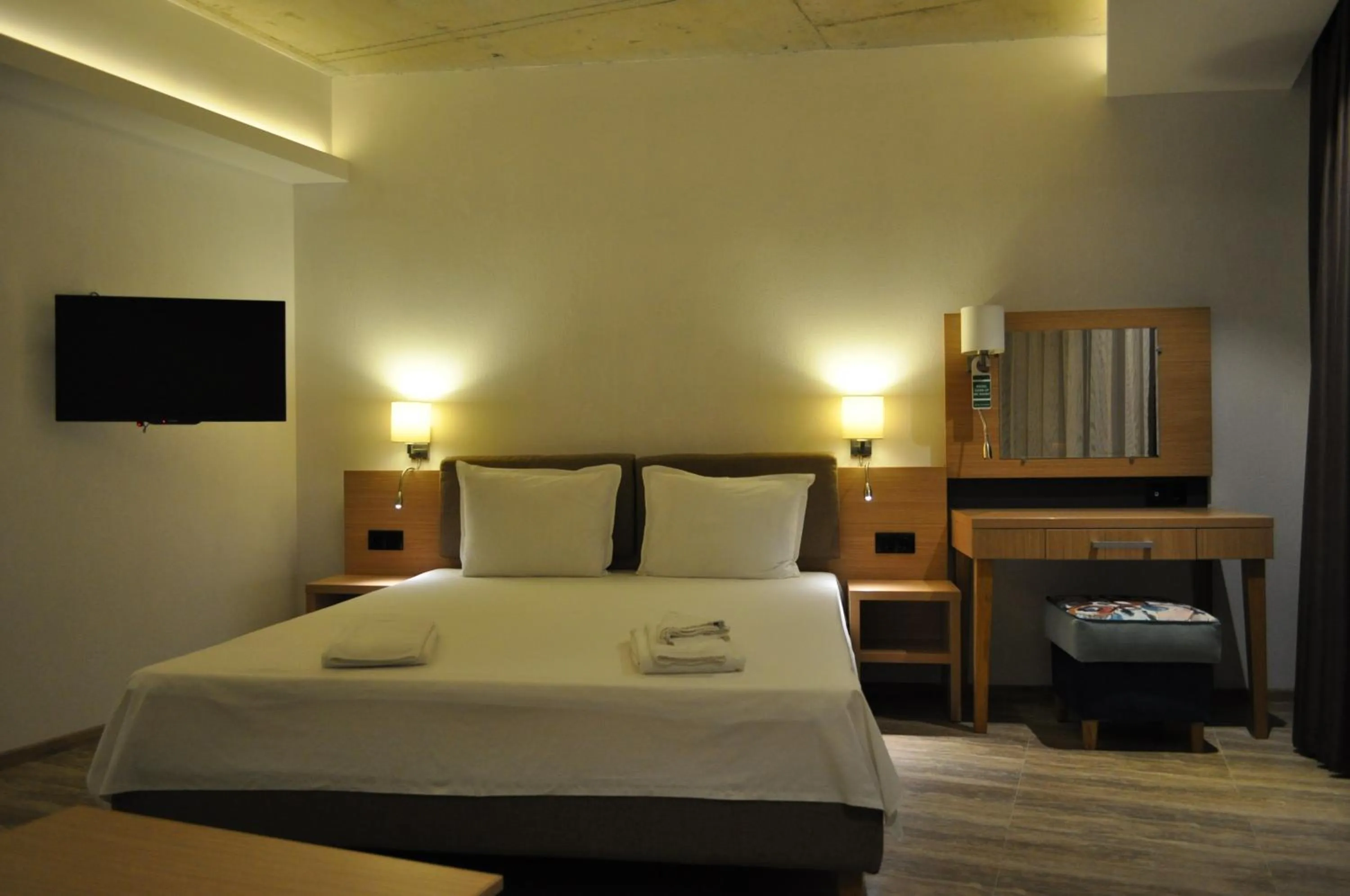 Night, Bed in Hotel Tyulenovo