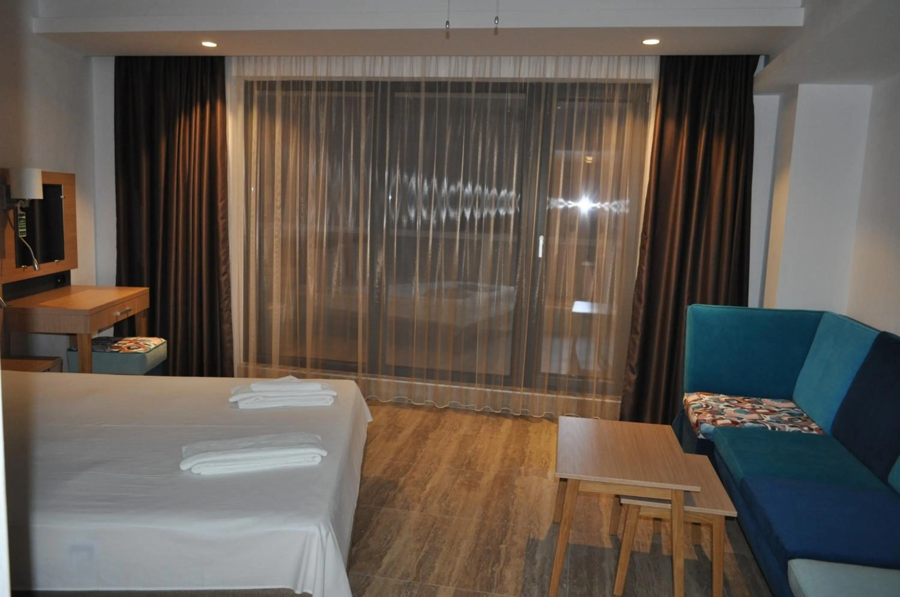 Bedroom, Bed in Hotel Tyulenovo